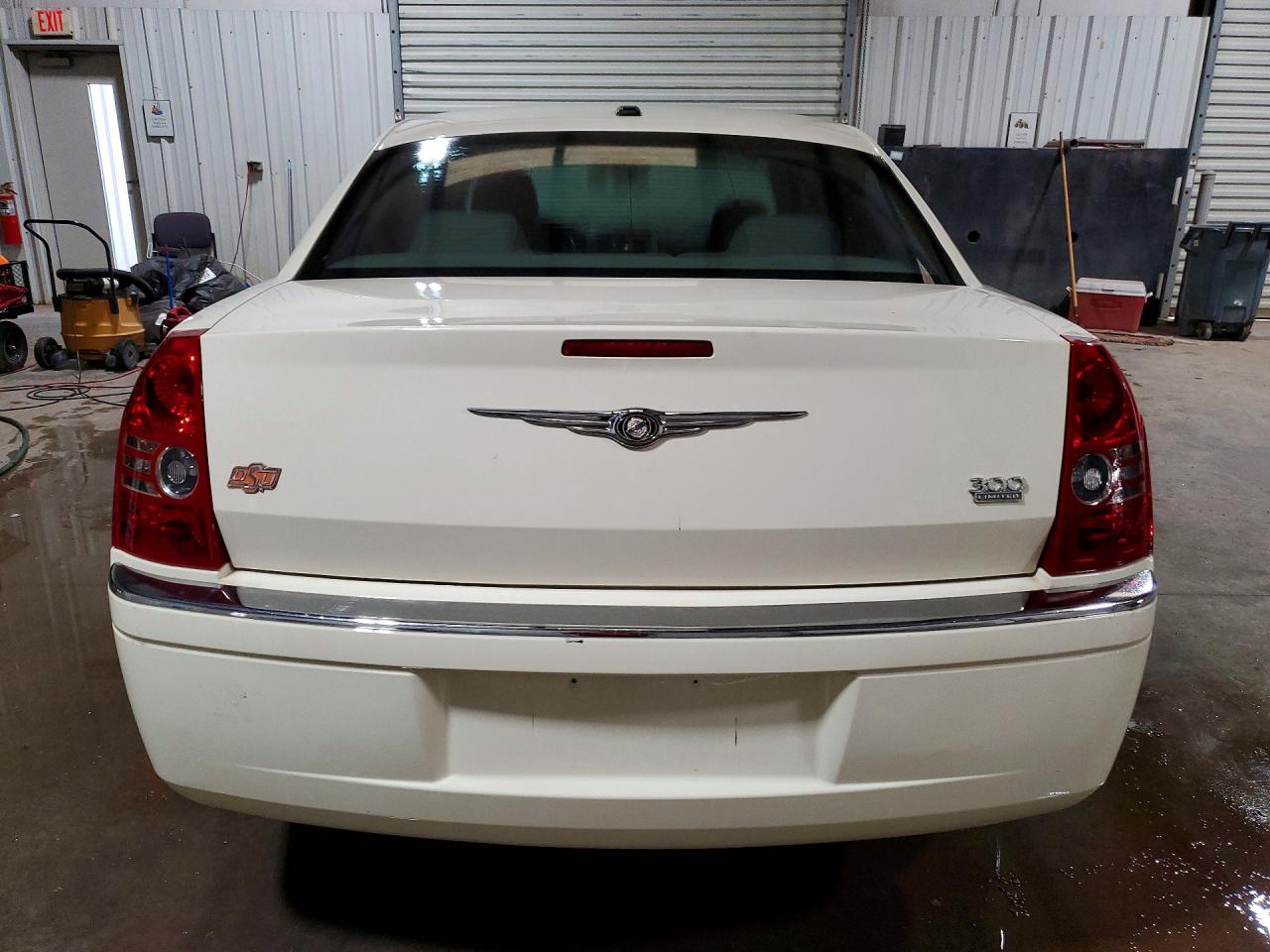 2010 Chrysler 300 Limited Cream vin: 2C3CA3CV5AH211120