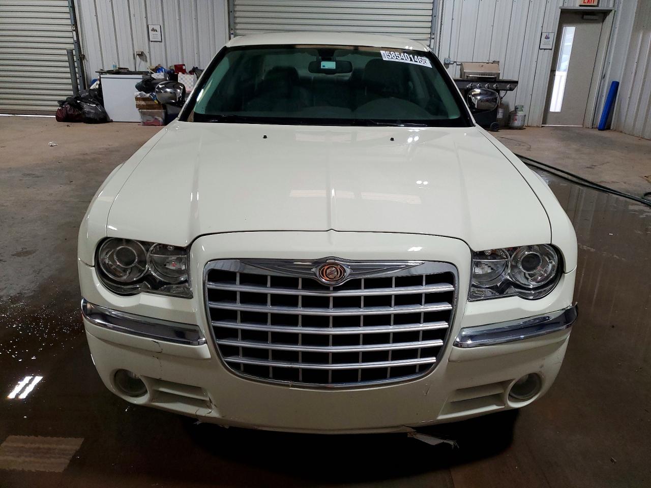 2010 Chrysler 300 Limited Cream vin: 2C3CA3CV5AH211120