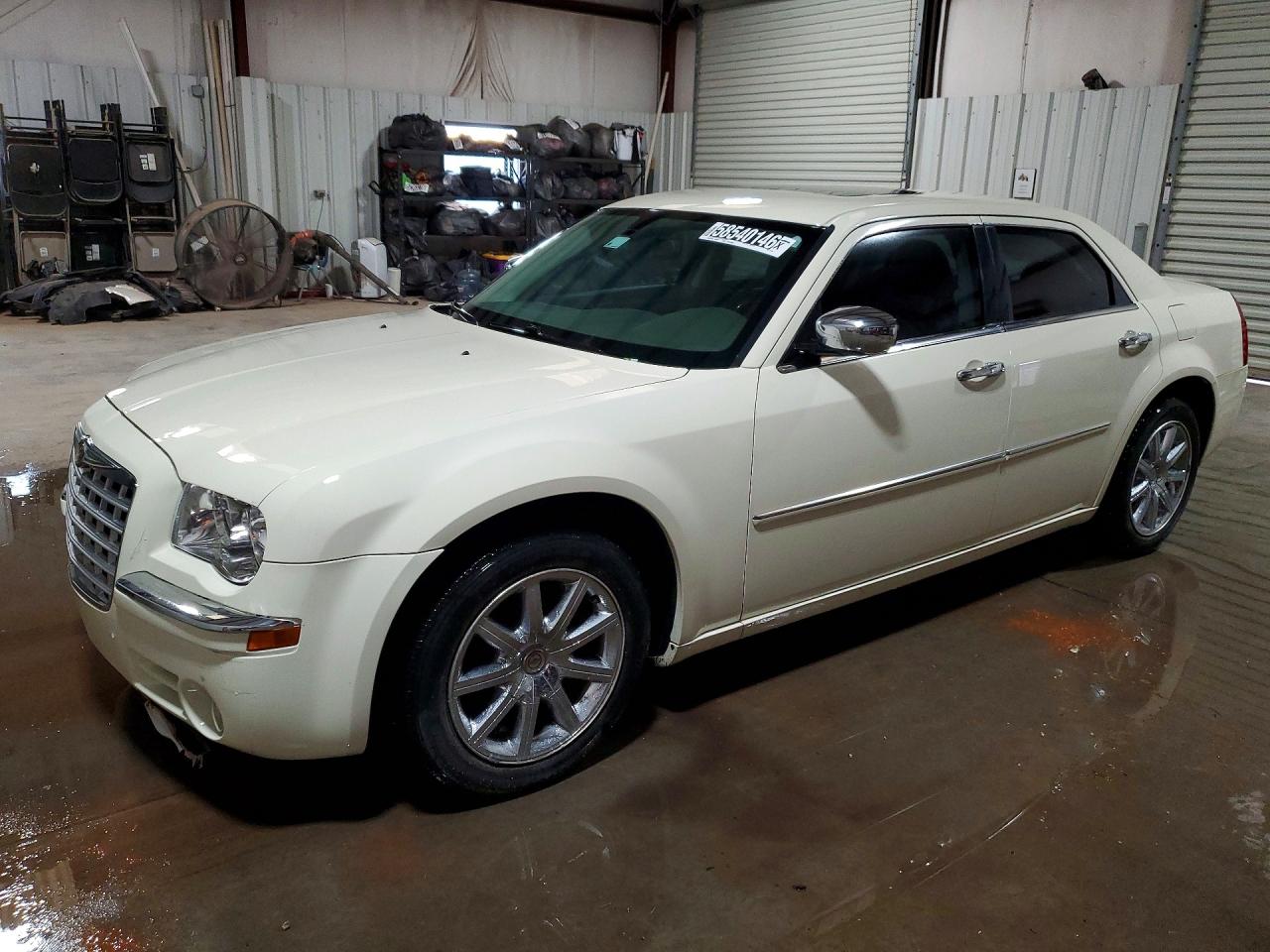 2010 Chrysler 300 Limited Cream vin: 2C3CA3CV5AH211120