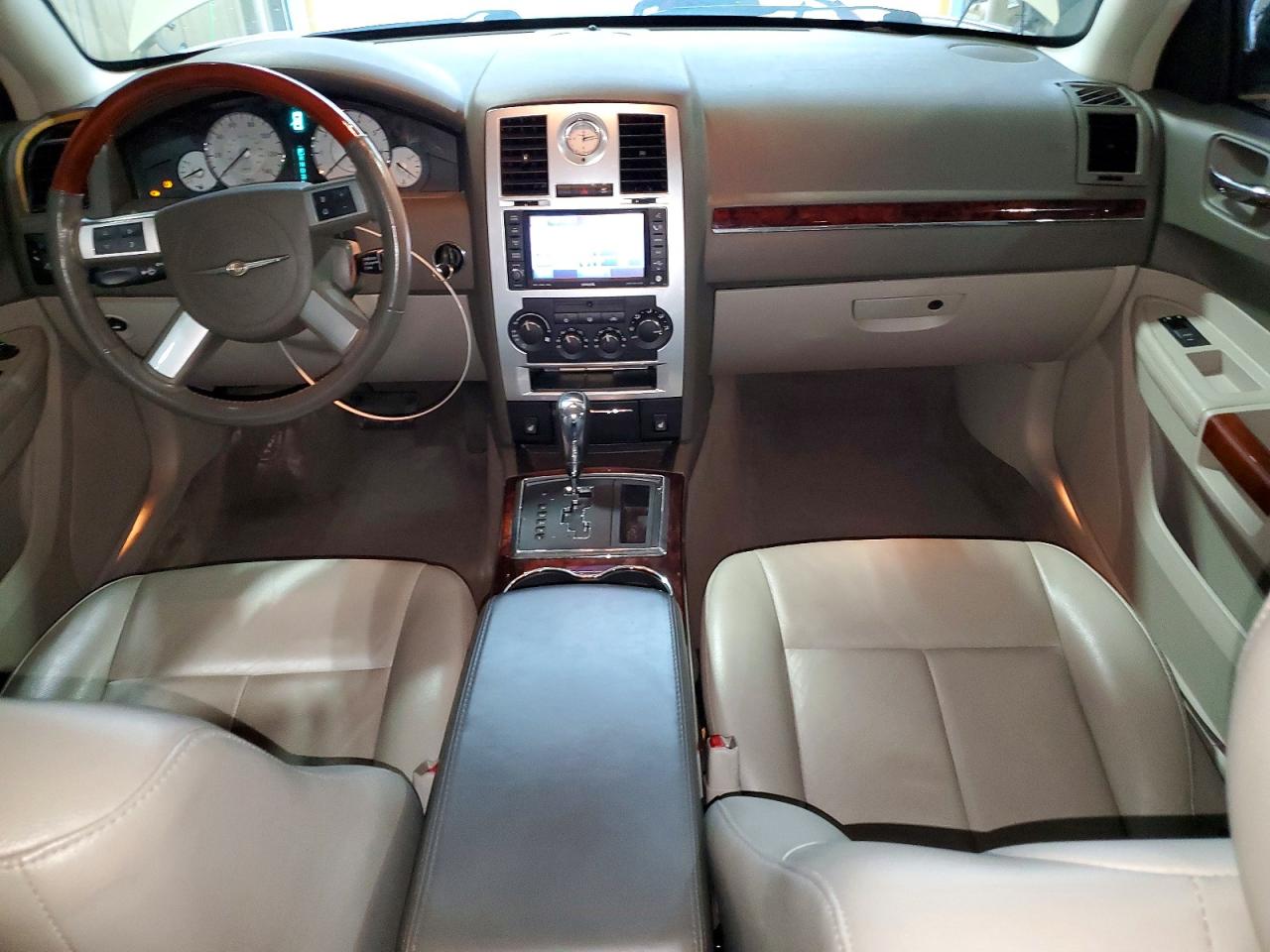2010 Chrysler 300 Limited Cream vin: 2C3CA3CV5AH211120