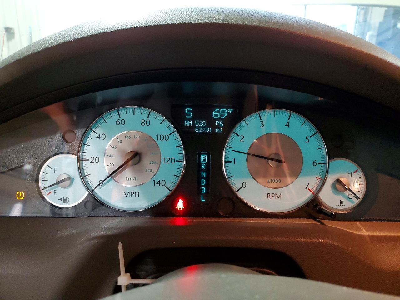 2010 Chrysler 300 Limited Cream vin: 2C3CA3CV5AH211120