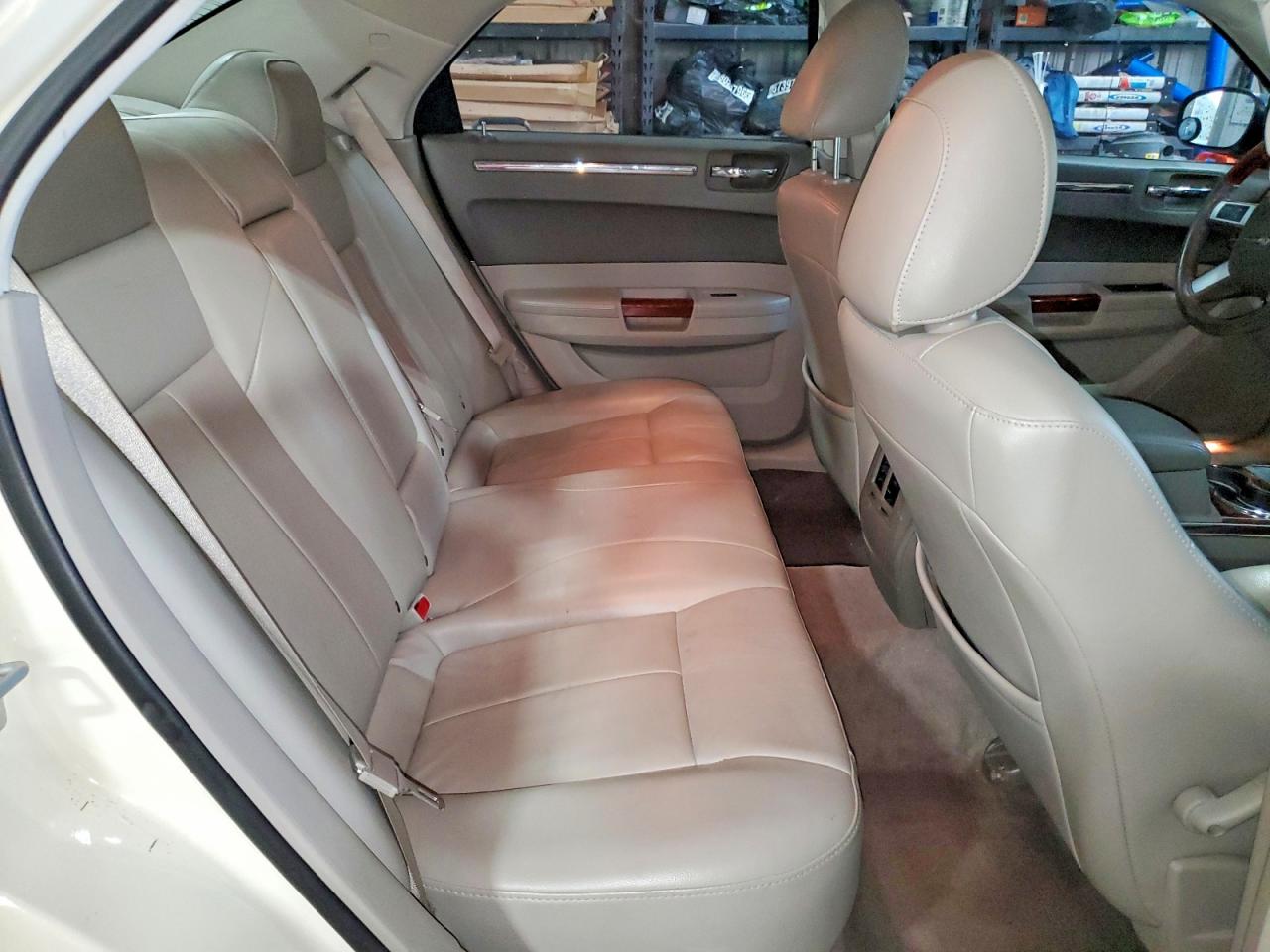 2010 Chrysler 300 Limited Cream vin: 2C3CA3CV5AH211120