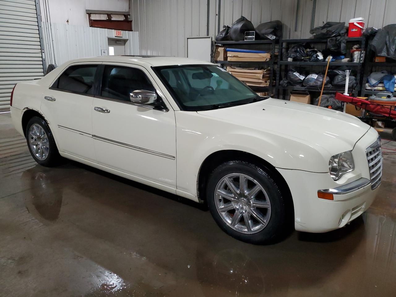 2010 Chrysler 300 Limited Cream vin: 2C3CA3CV5AH211120 Damage: Right Front Fender, Dent(S) W/ Paint Dmg, 1 To 2 Inches