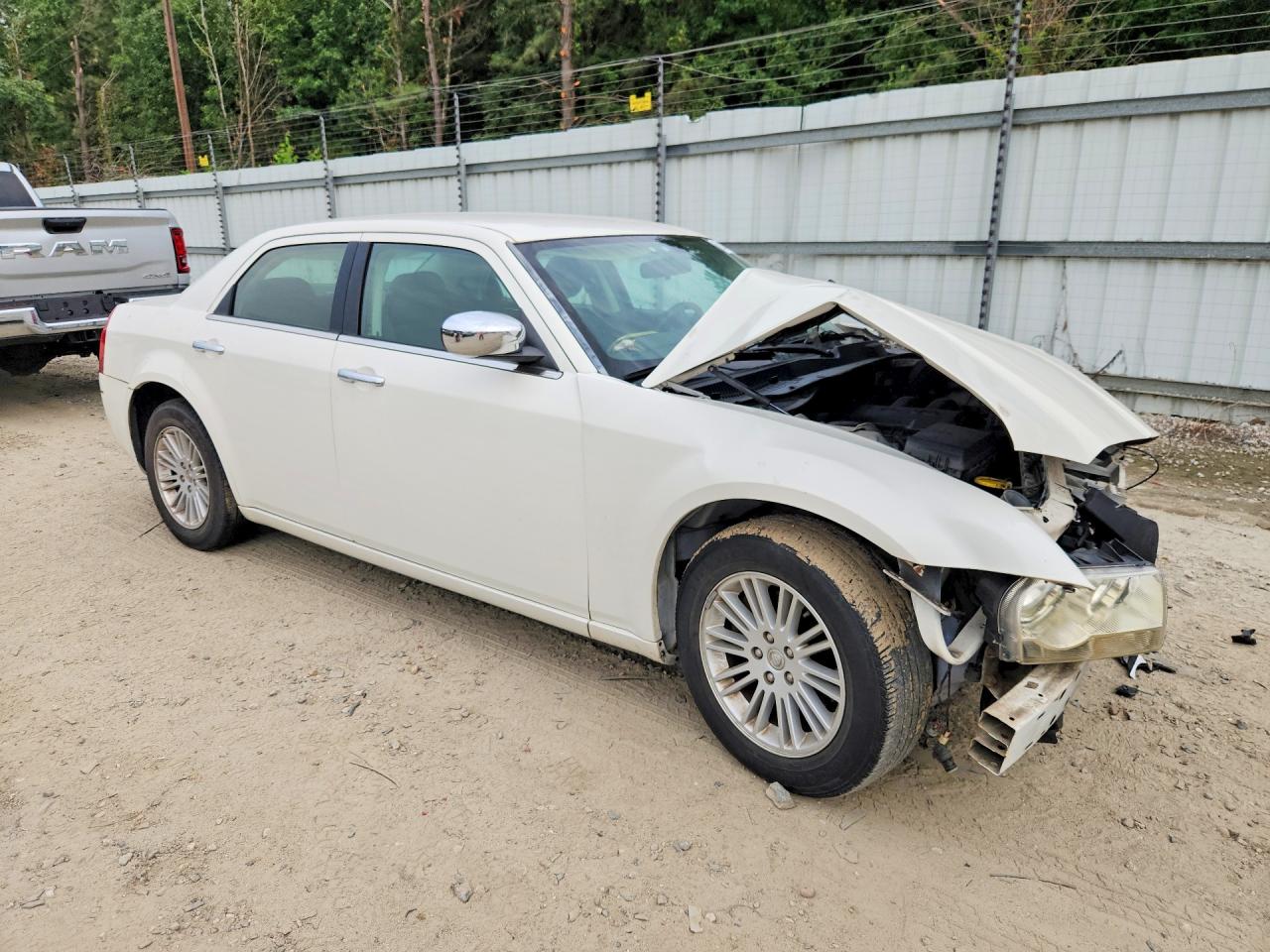 2010 Chrysler 300 Touring Белый vin: 2C3CA4CD2AH104507