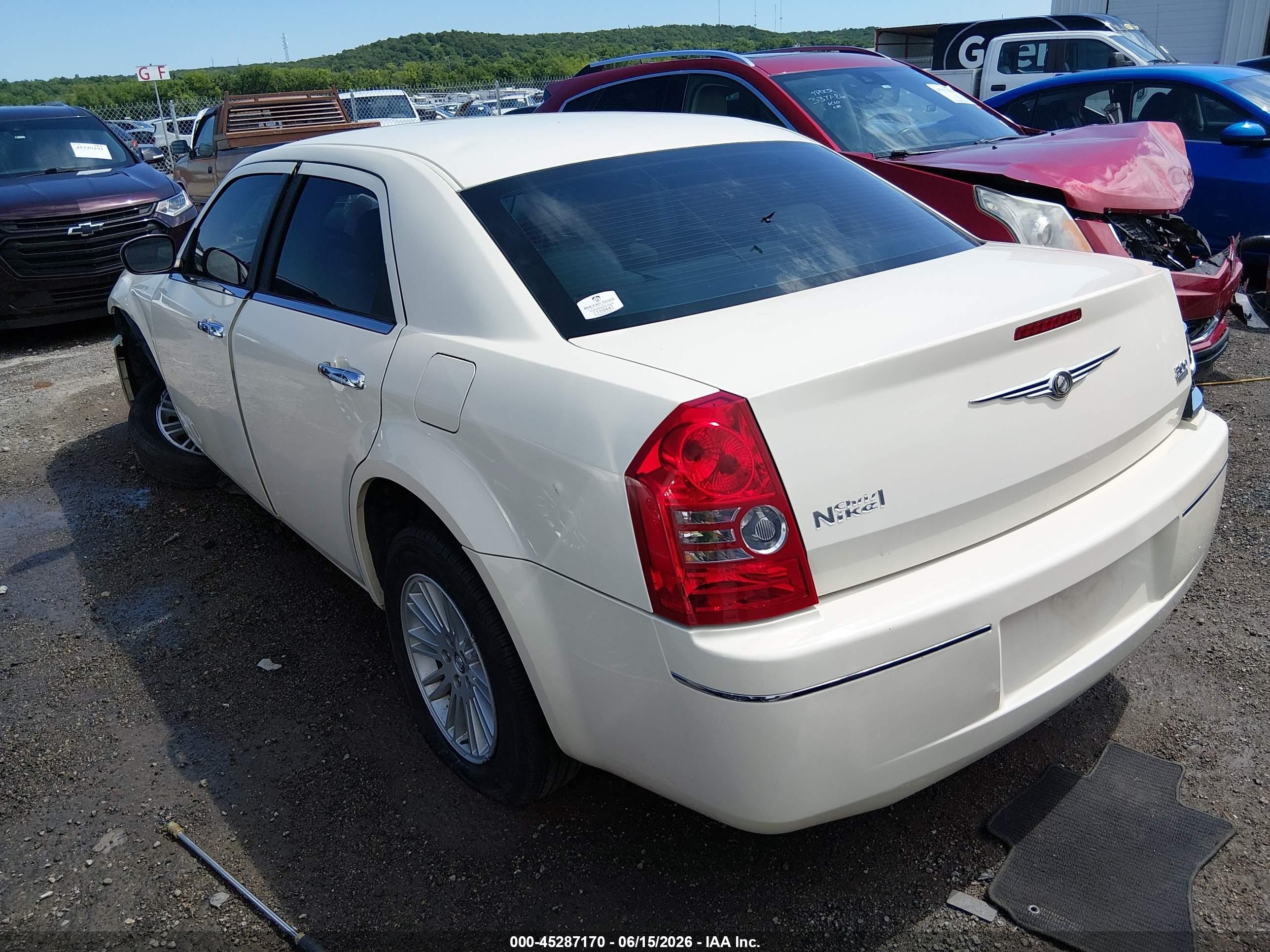 2010 Chrysler 300 Touring White vin: 2C3CA4CD9AH123183