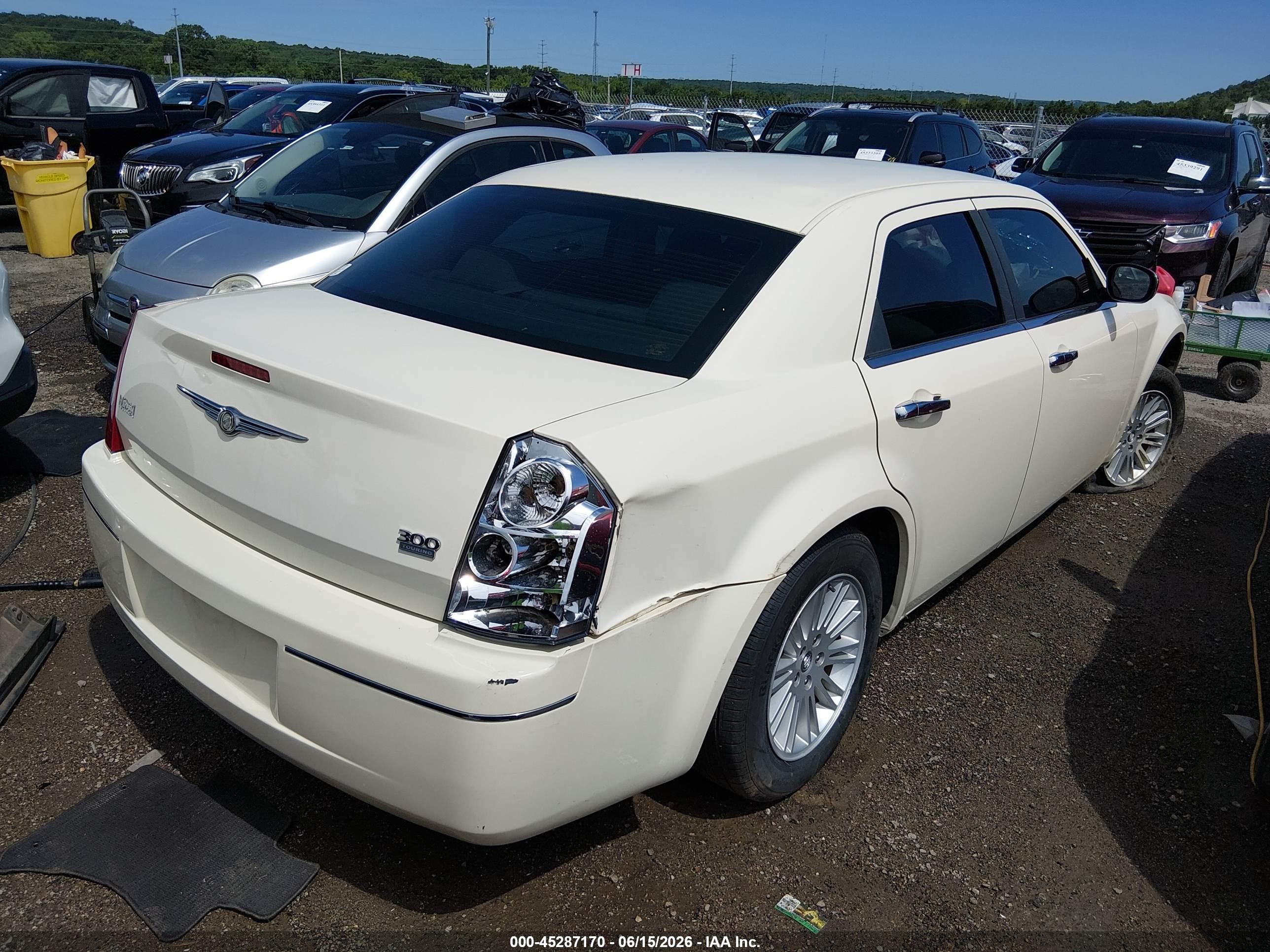 2010 Chrysler 300 Touring White vin: 2C3CA4CD9AH123183