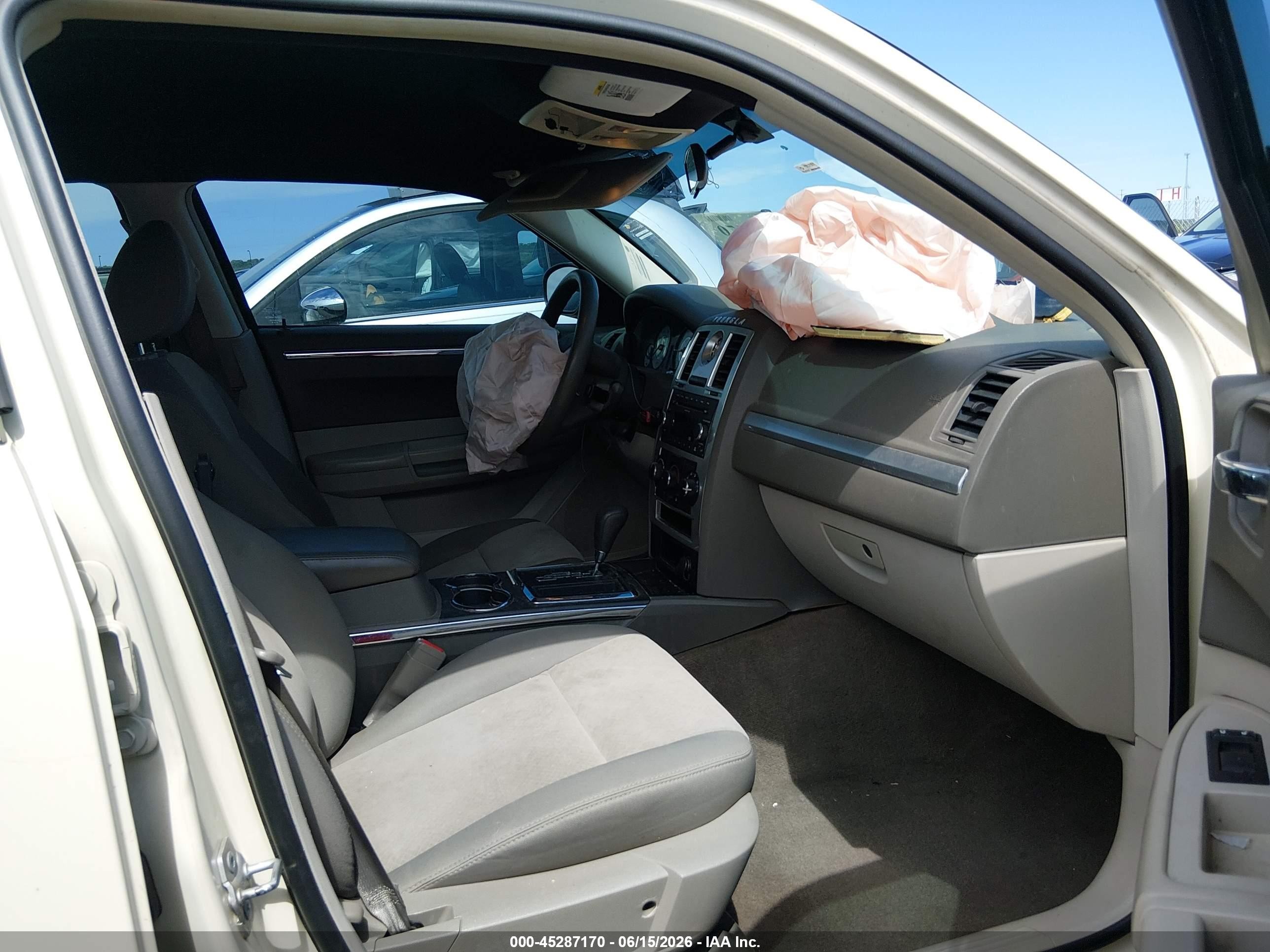 2010 Chrysler 300 Touring White vin: 2C3CA4CD9AH123183
