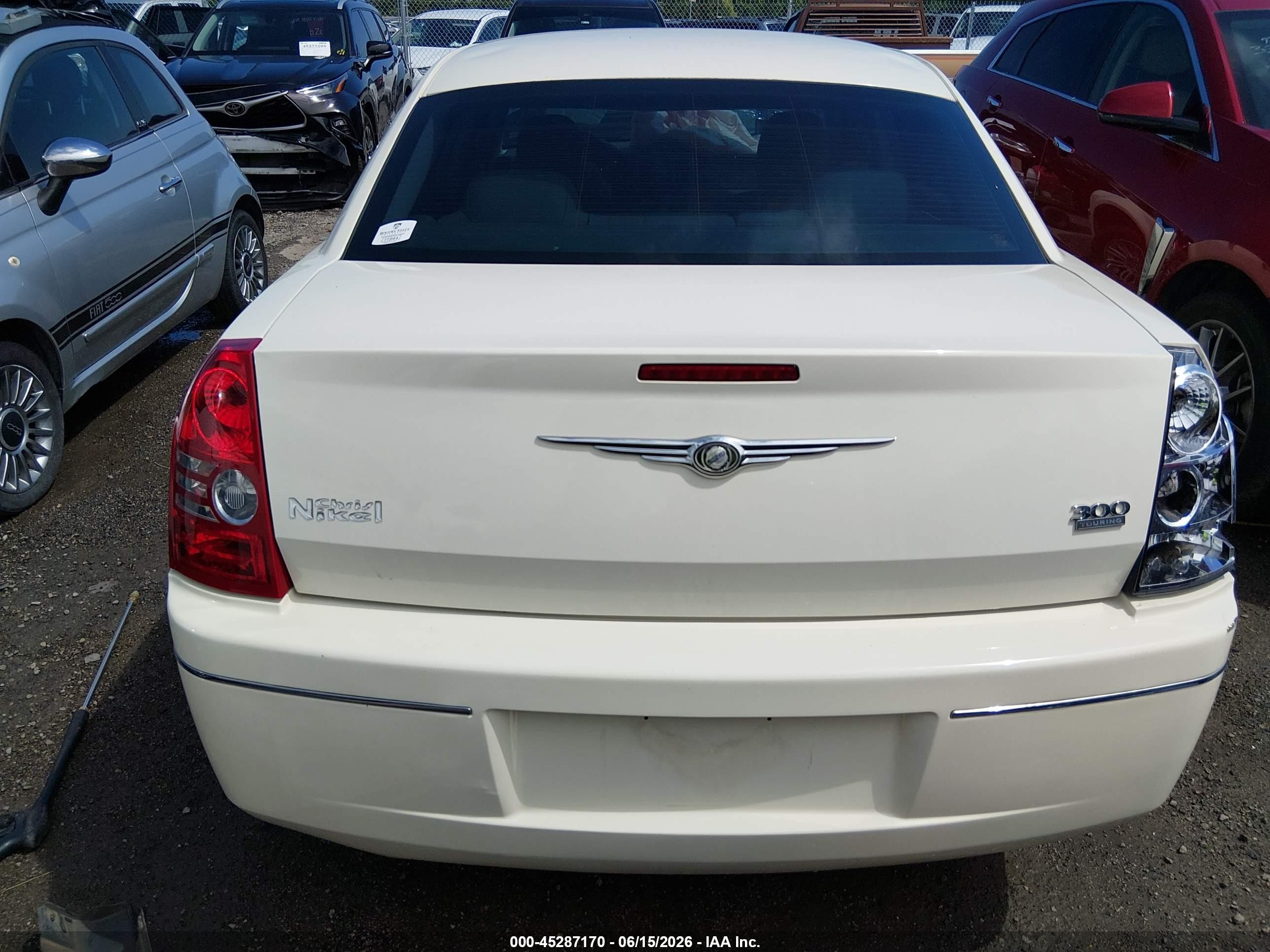 2010 Chrysler 300 Touring White vin: 2C3CA4CD9AH123183