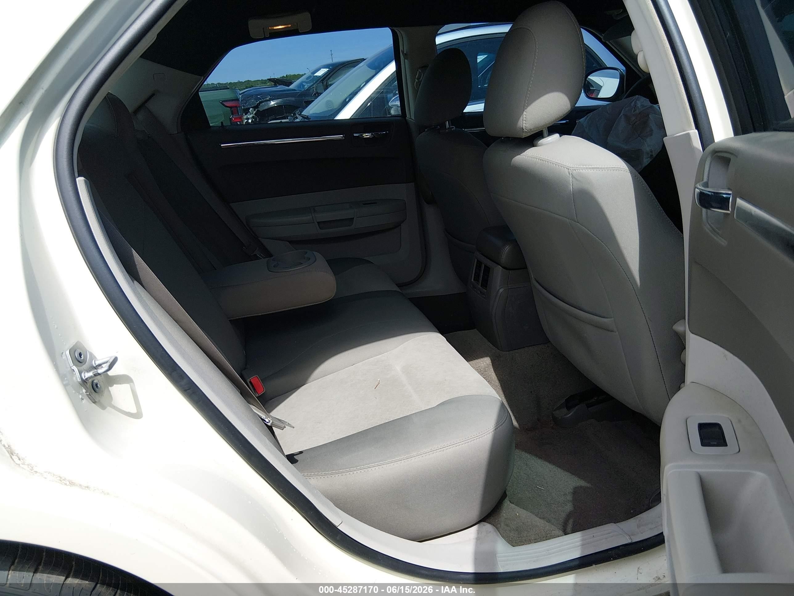 2010 Chrysler 300 Touring White vin: 2C3CA4CD9AH123183