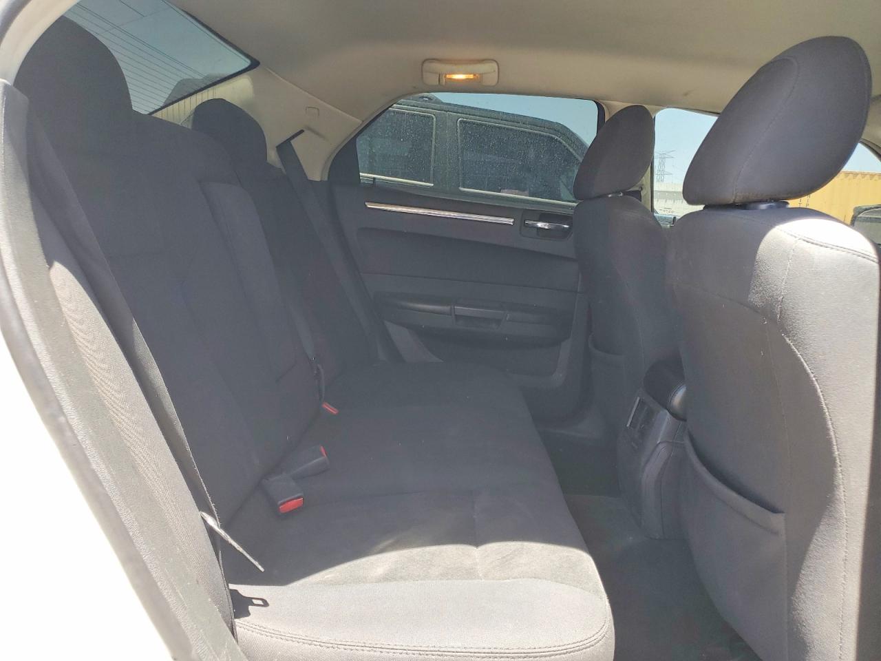 2010 Chrysler 300 Touring White vin: 2C3CA4CD9AH198983