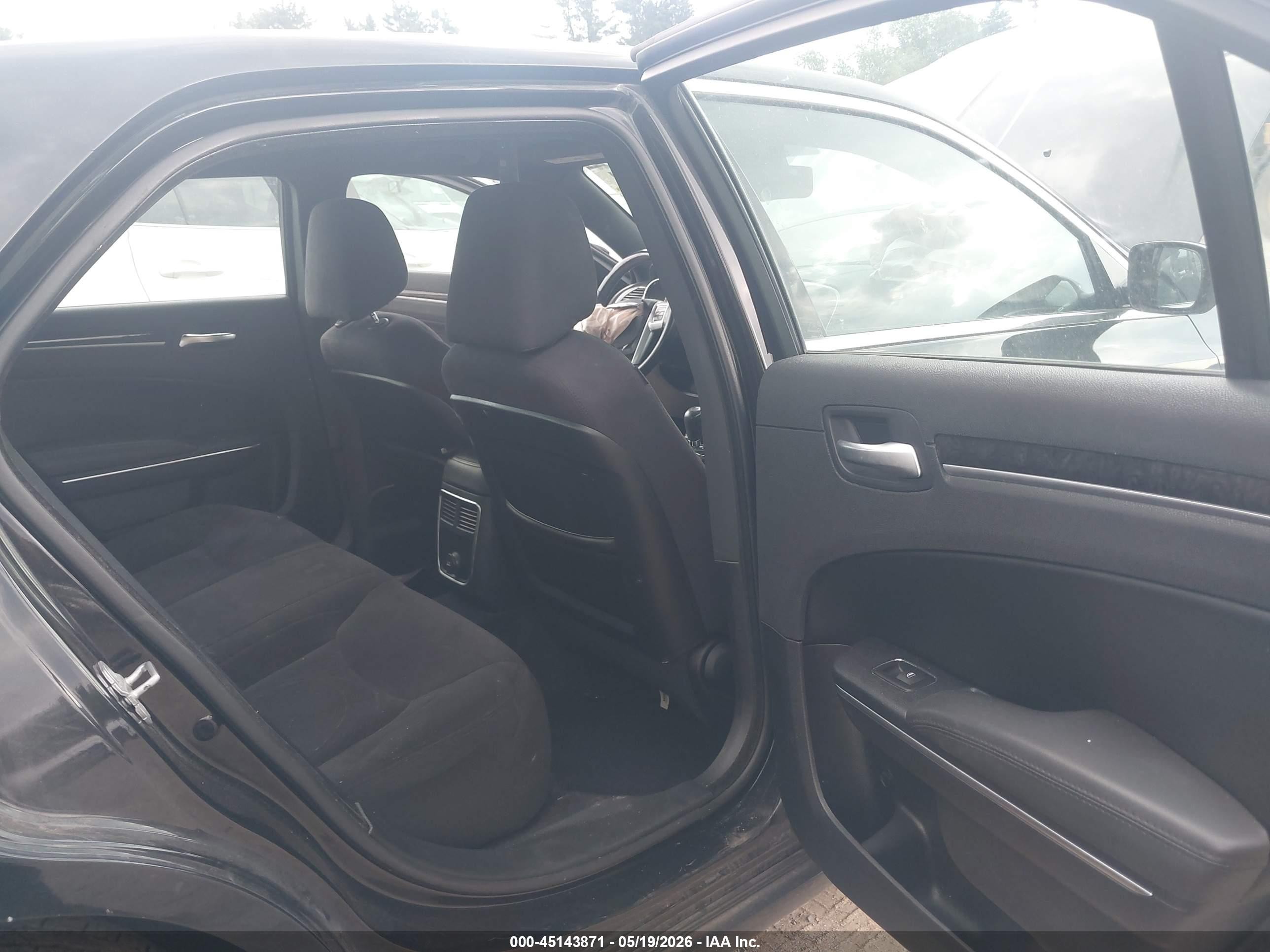 2011 Chrysler 300   Black vin: 2C3CA4CG8BH531850
