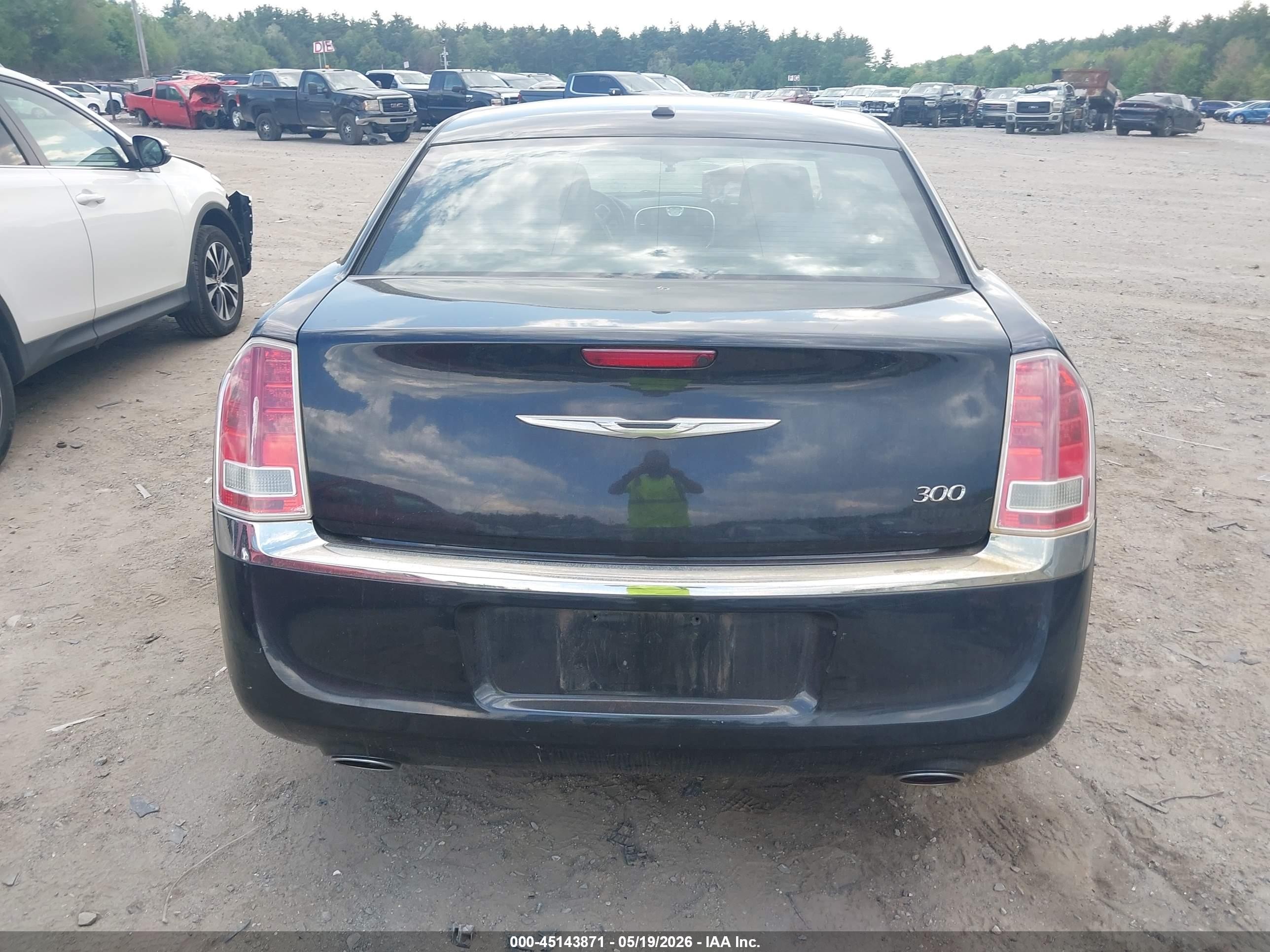 2011 Chrysler 300   Black vin: 2C3CA4CG8BH531850