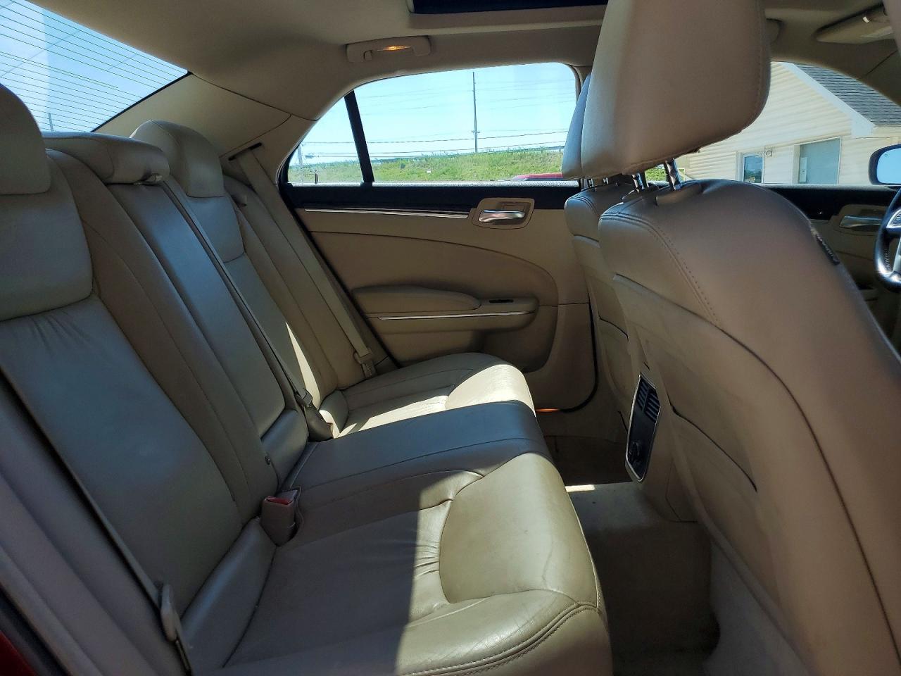 2011 Chrysler 300 Limited Red vin: 2C3CA5CG0BH536854