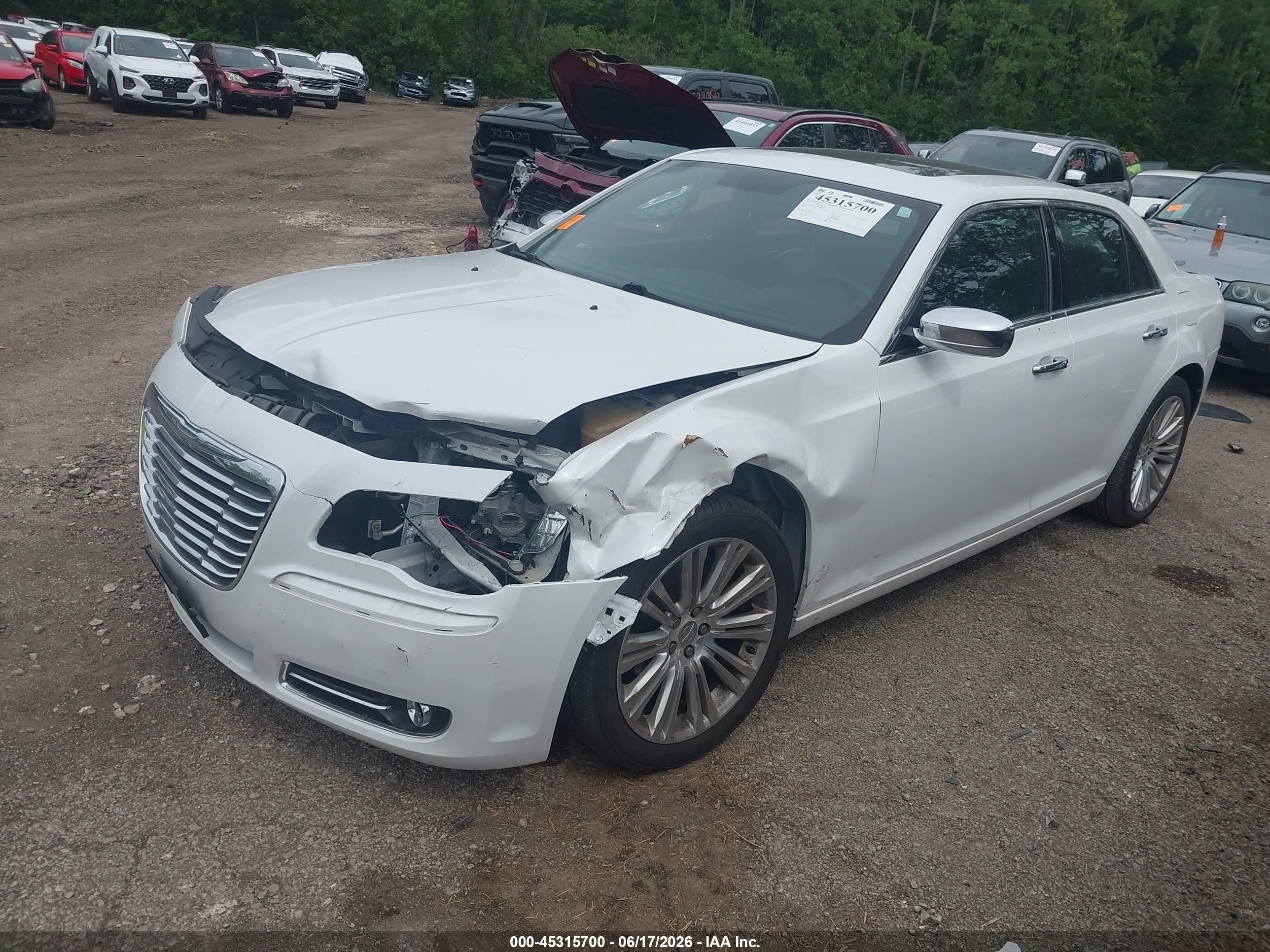 2011 Chrysler 300 Limited Белый vin: 2C3CA5CG1BH564338