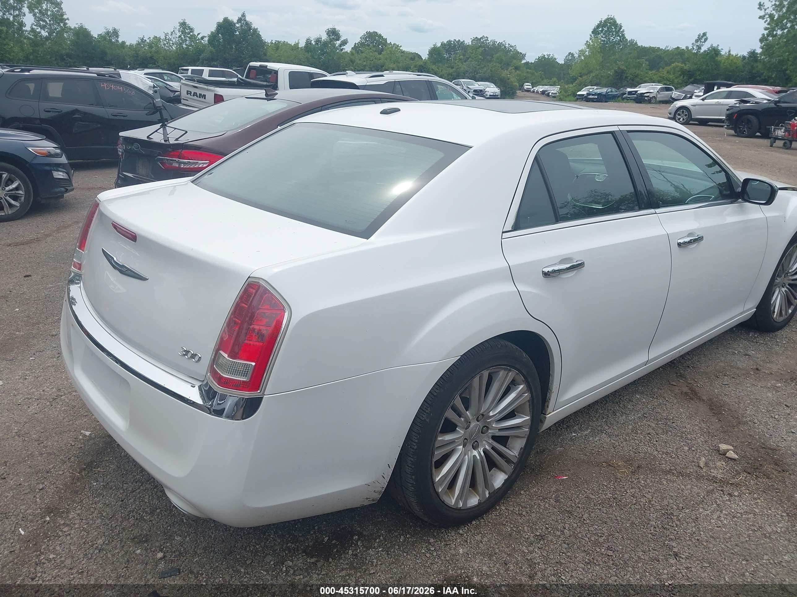 2011 Chrysler 300 Limited Белый vin: 2C3CA5CG1BH564338