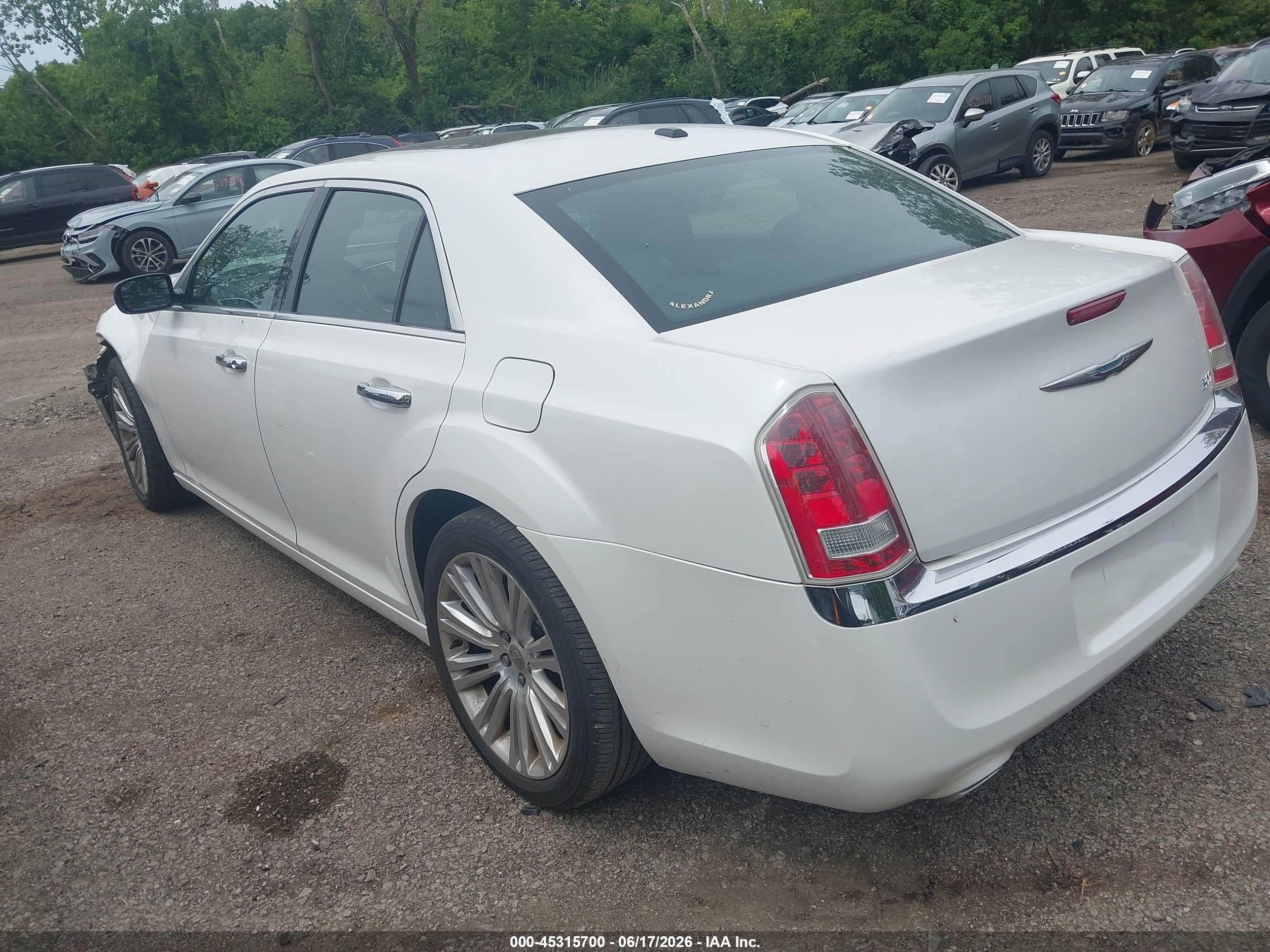 2011 Chrysler 300 Limited Белый vin: 2C3CA5CG1BH564338
