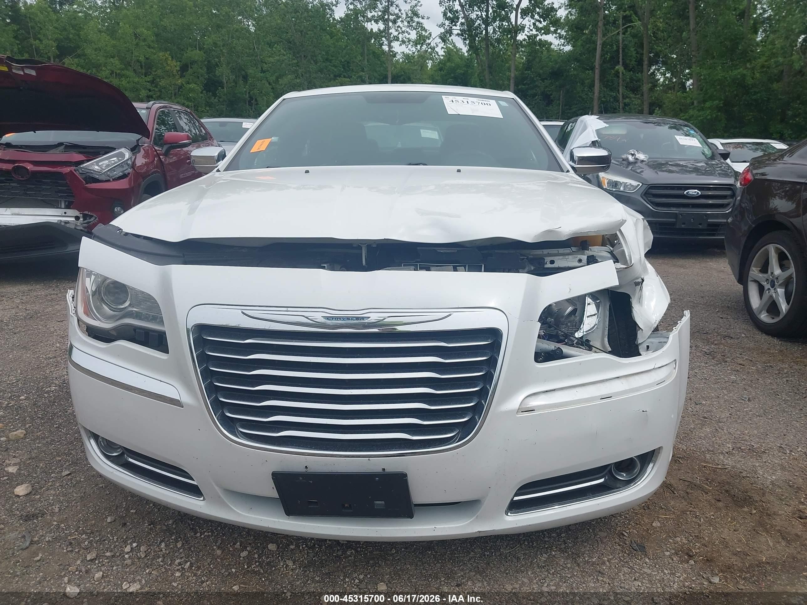 2011 Chrysler 300 Limited Белый vin: 2C3CA5CG1BH564338