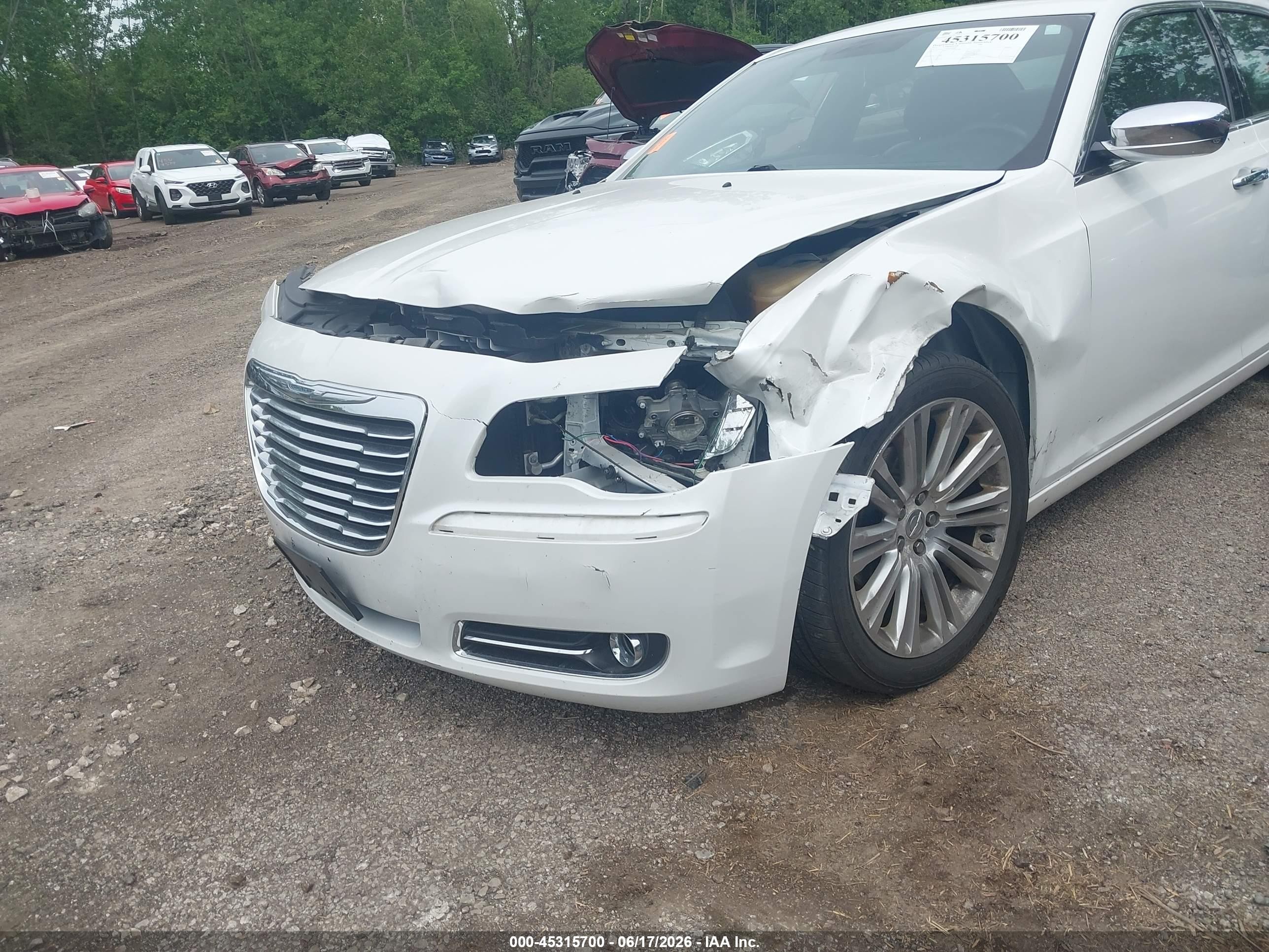 2011 Chrysler 300 Limited Белый vin: 2C3CA5CG1BH564338