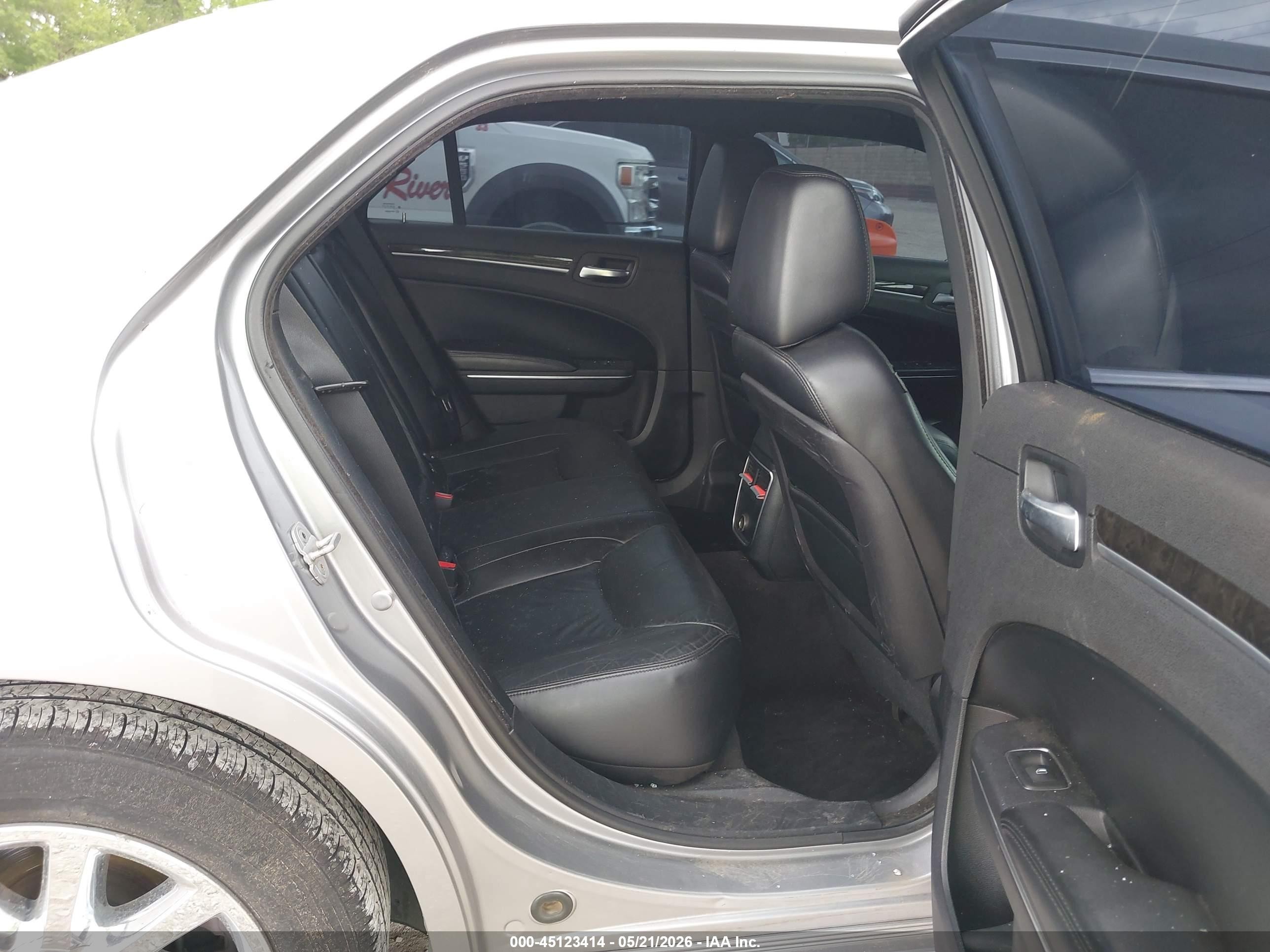 2011 Chrysler 300 Limited Silver vin: 2C3CA5CG5BH547302