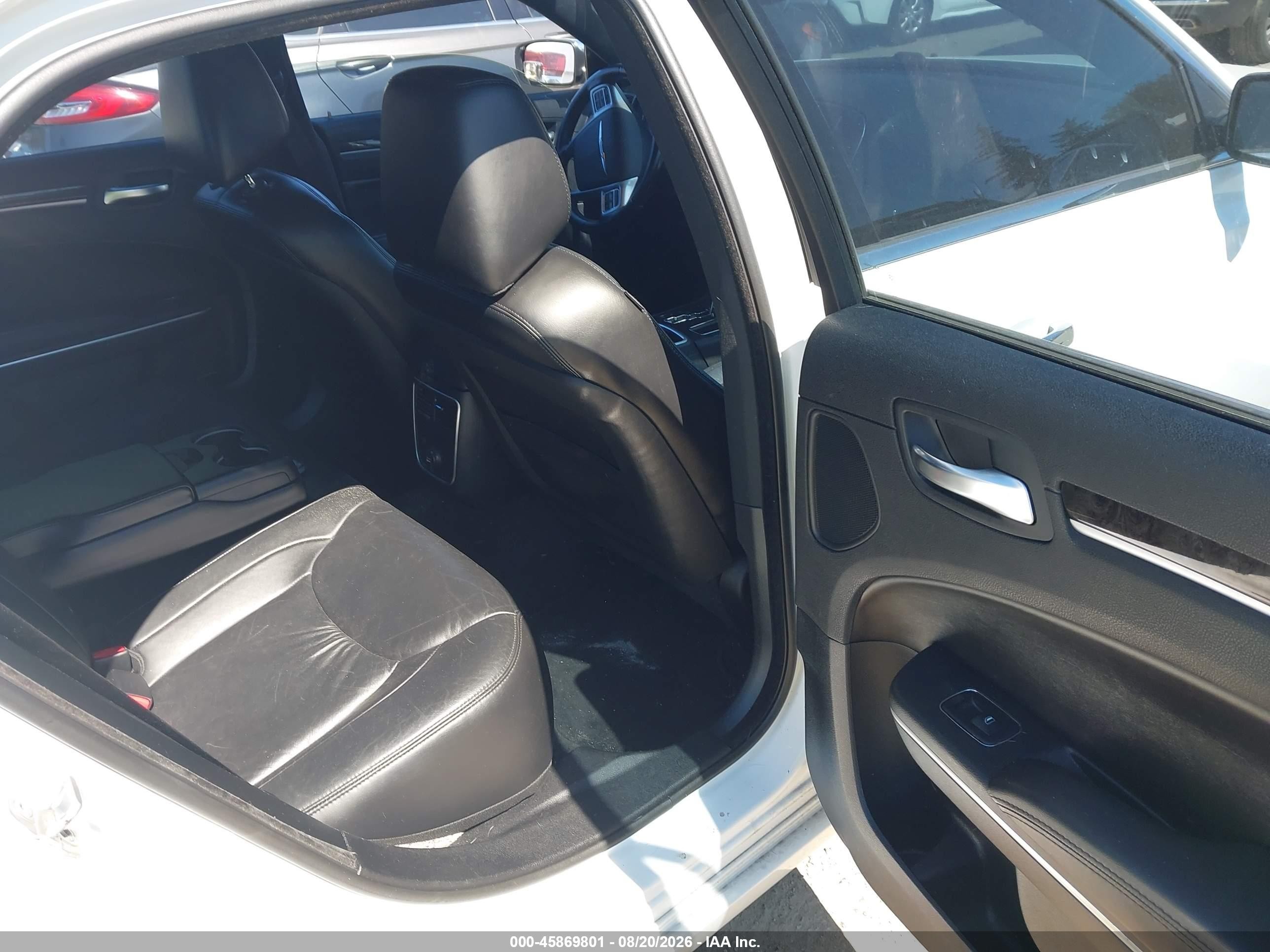 2011 Chrysler 300 Limited White vin: 2C3CA5CG8BH582660