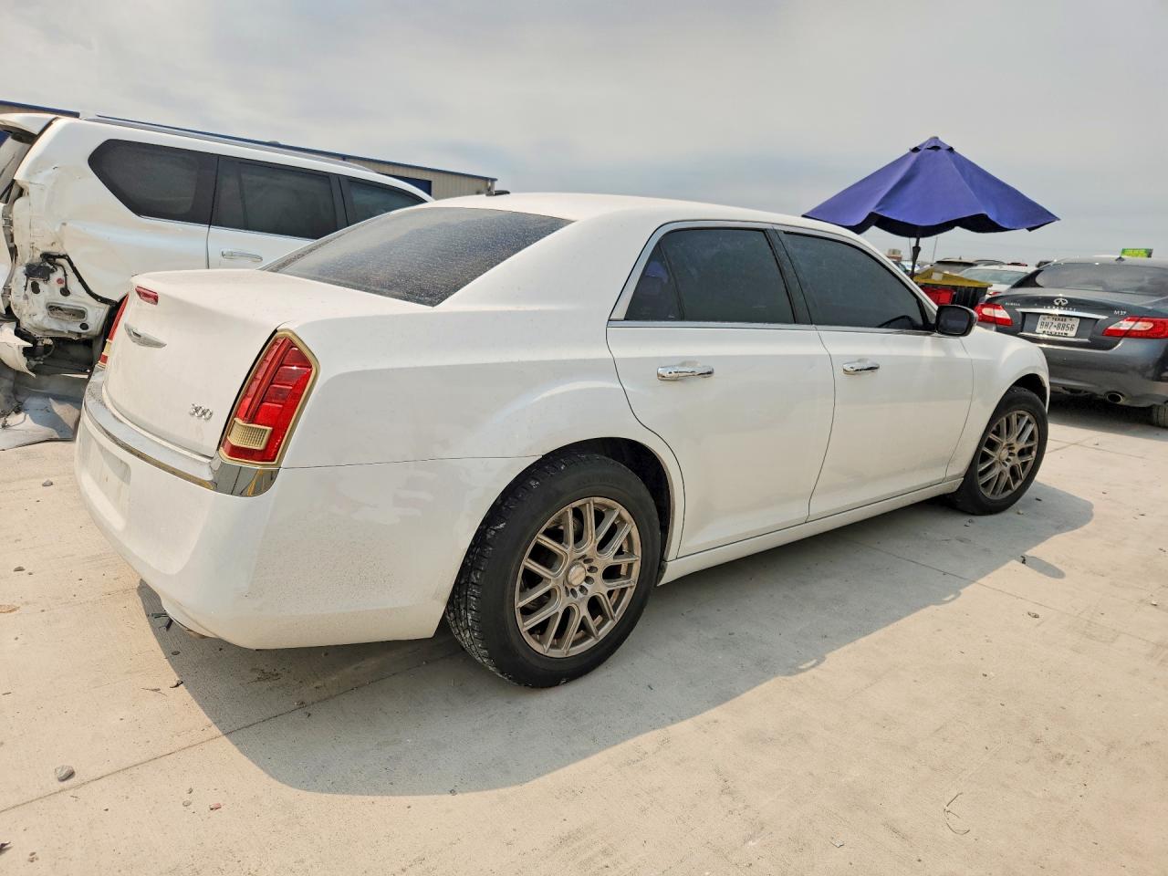 2011 Chrysler 300 Limited White vin: 2C3CA5CG9BH585177