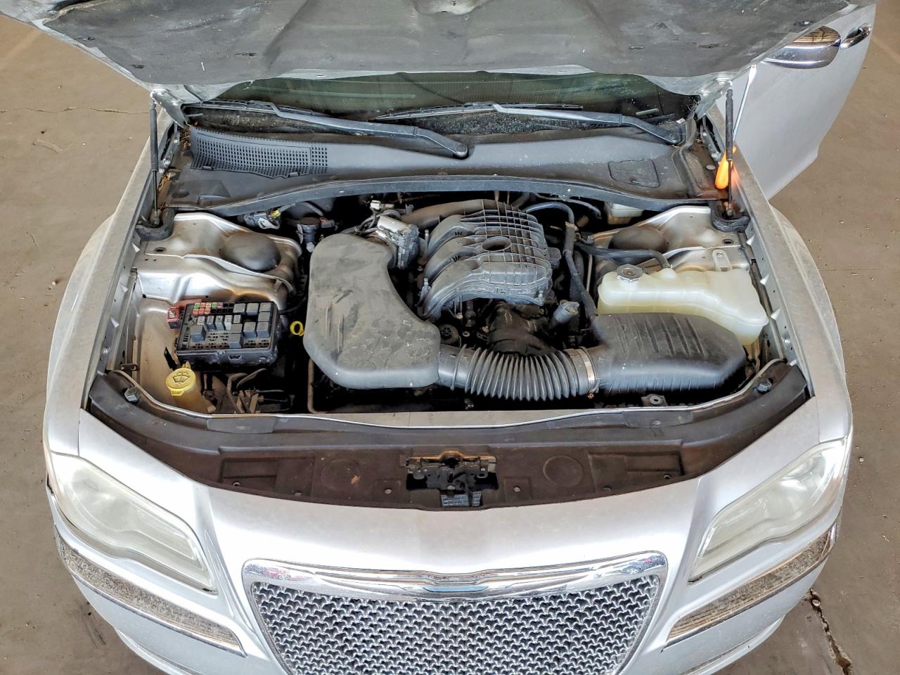 2011 Chrysler 300 Limited Silver vin: 2C3CA5CG9BH613916