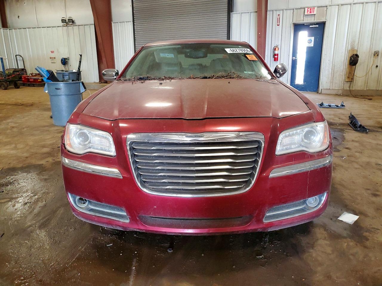 2011 Chrysler 300 Limited Red vin: 2C3CA5CGXBH530107