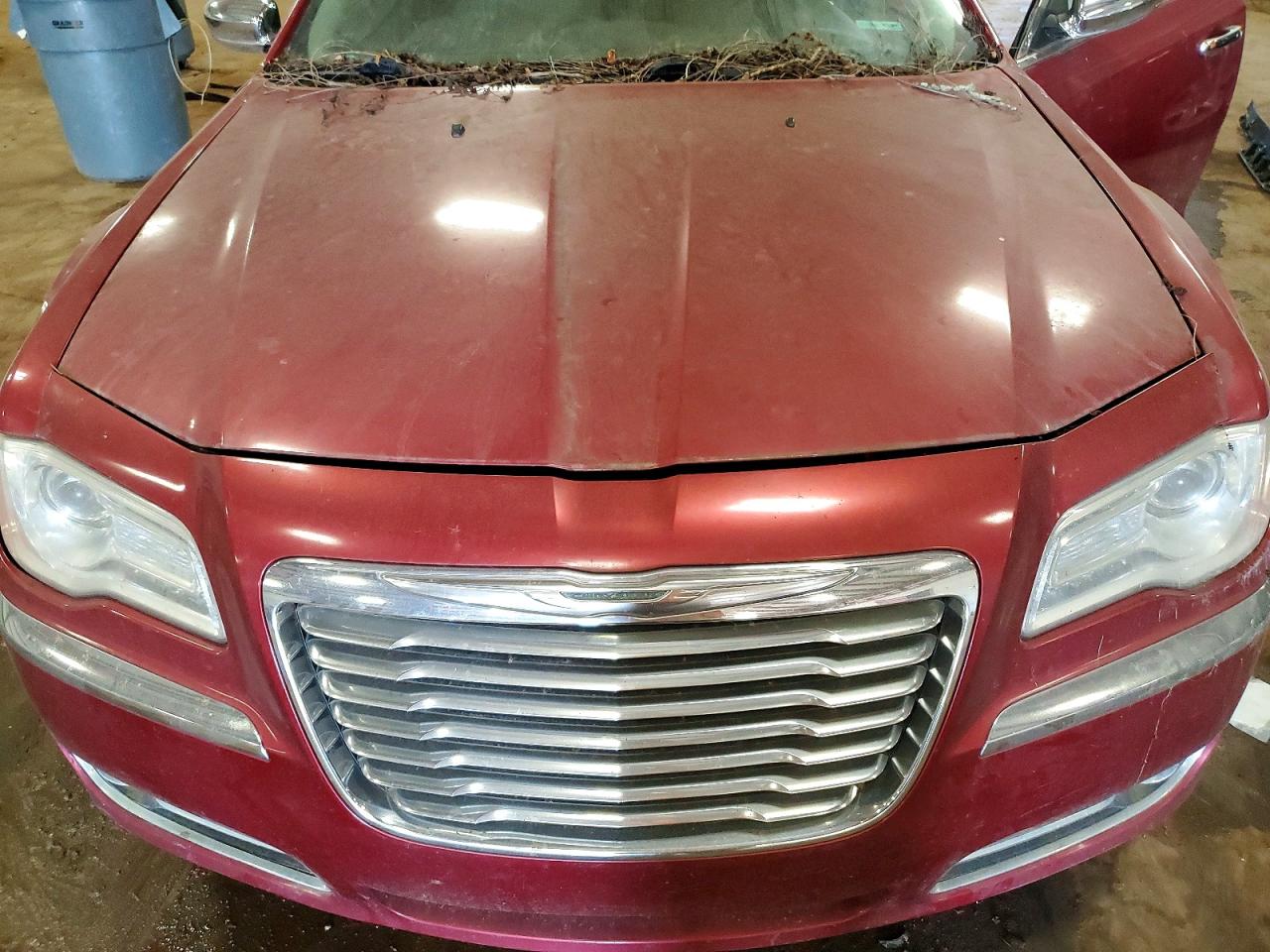 2011 Chrysler 300 Limited Red vin: 2C3CA5CGXBH530107