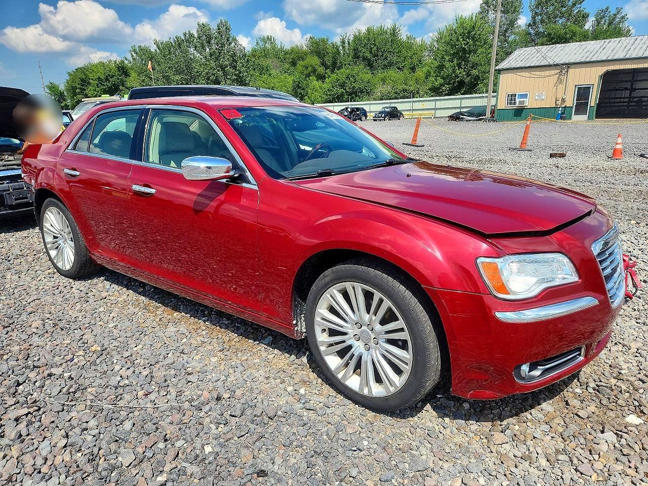 2011 Chrysler 300 Limited Red vin: 2C3CA5CGXBH530589