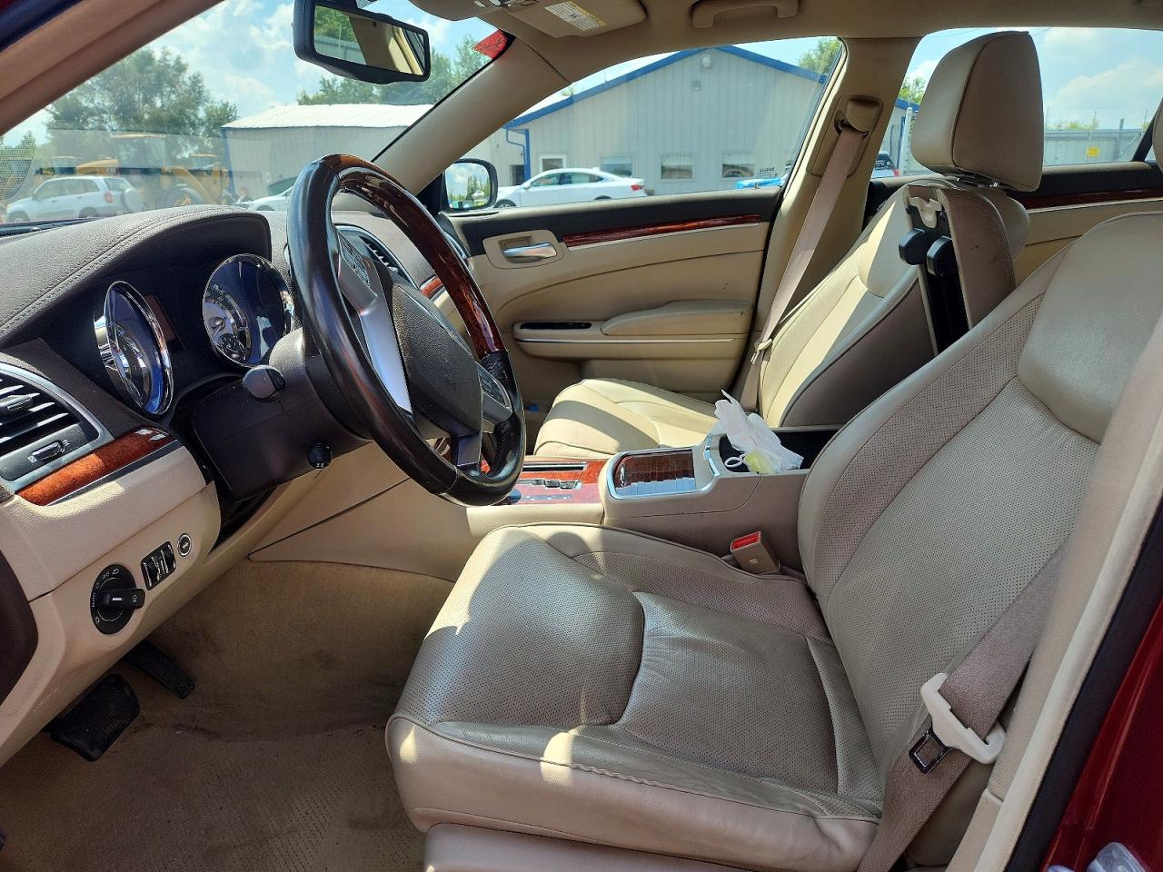 2011 Chrysler 300 Limited Red vin: 2C3CA5CGXBH530589