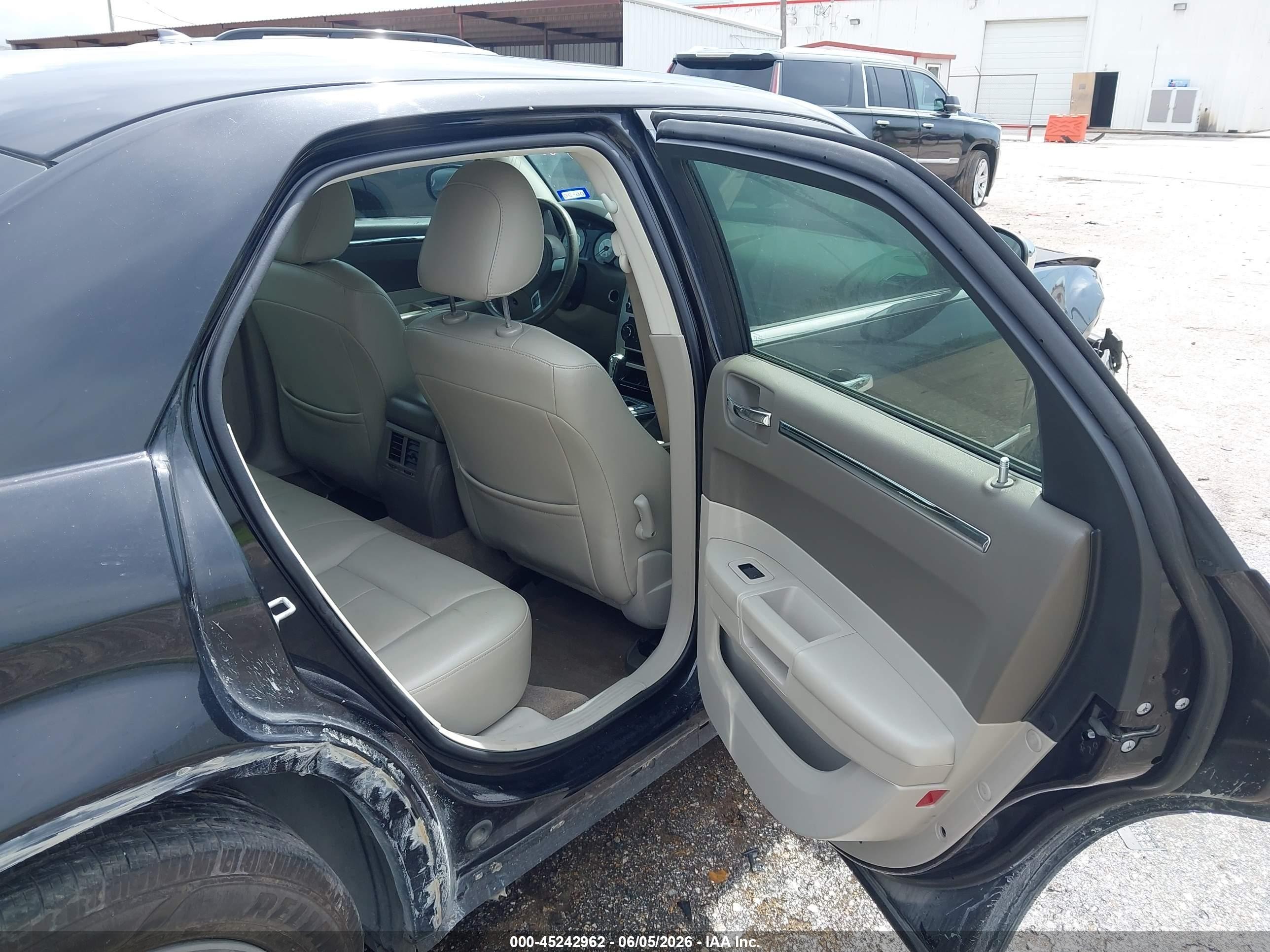 2010 Chrysler 300 Touring/signature Series/executive Series Black vin: 2C3CA5CV0AH330656
