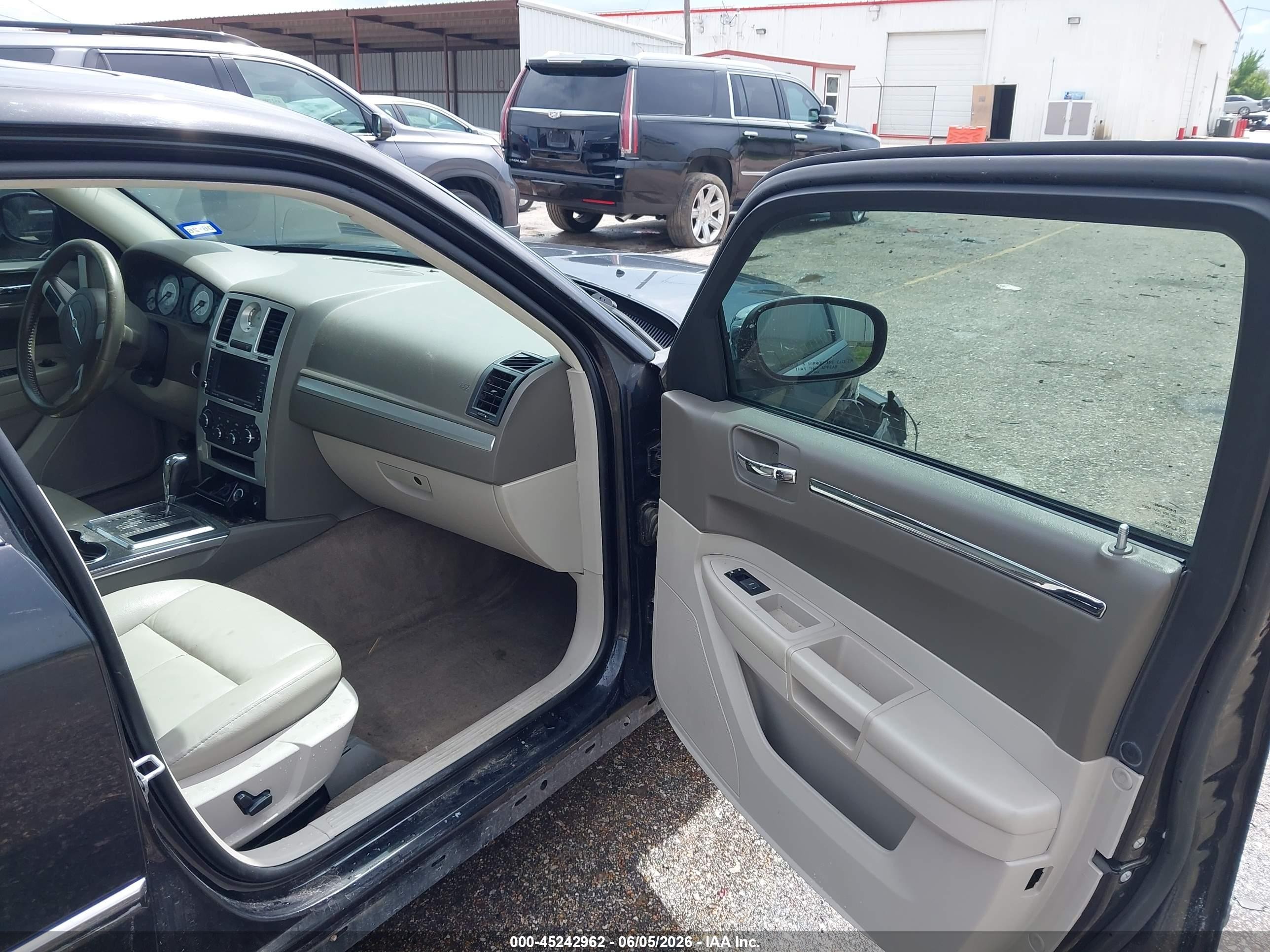 2010 Chrysler 300 Touring/signature Series/executive Series Black vin: 2C3CA5CV0AH330656