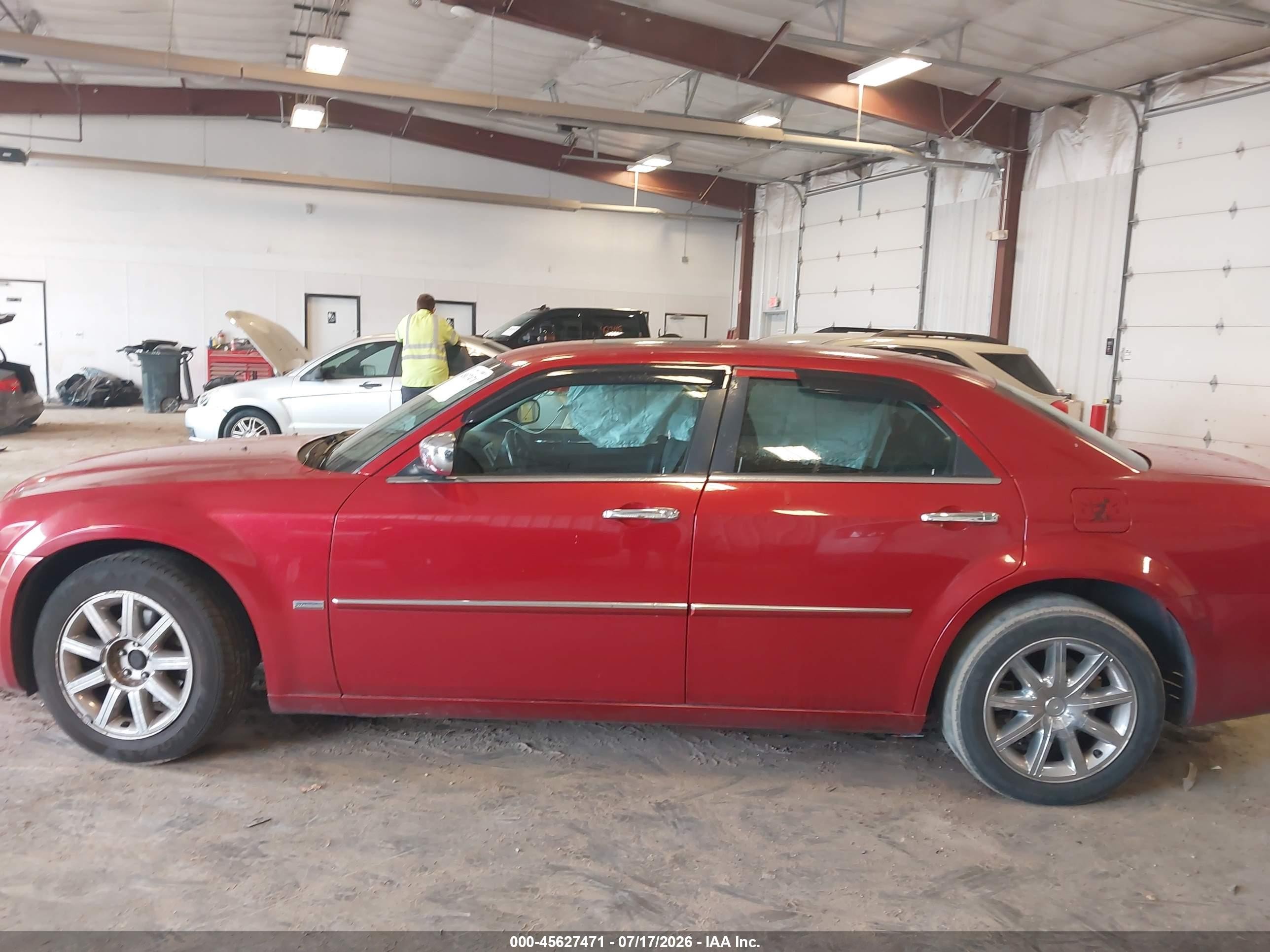 2010 Chrysler 300 Touring/signature Series/executive Series Красный vin: 2C3CA5CV2AH112525