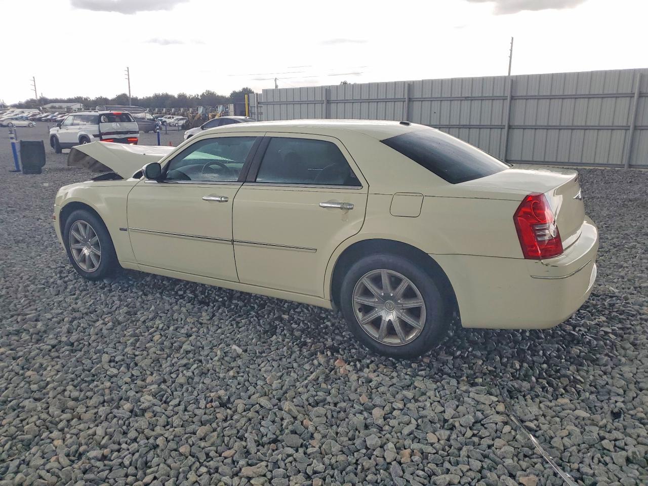 2010 Chrysler 300 Touring Beige vin: 2C3CA5CV2AH329539