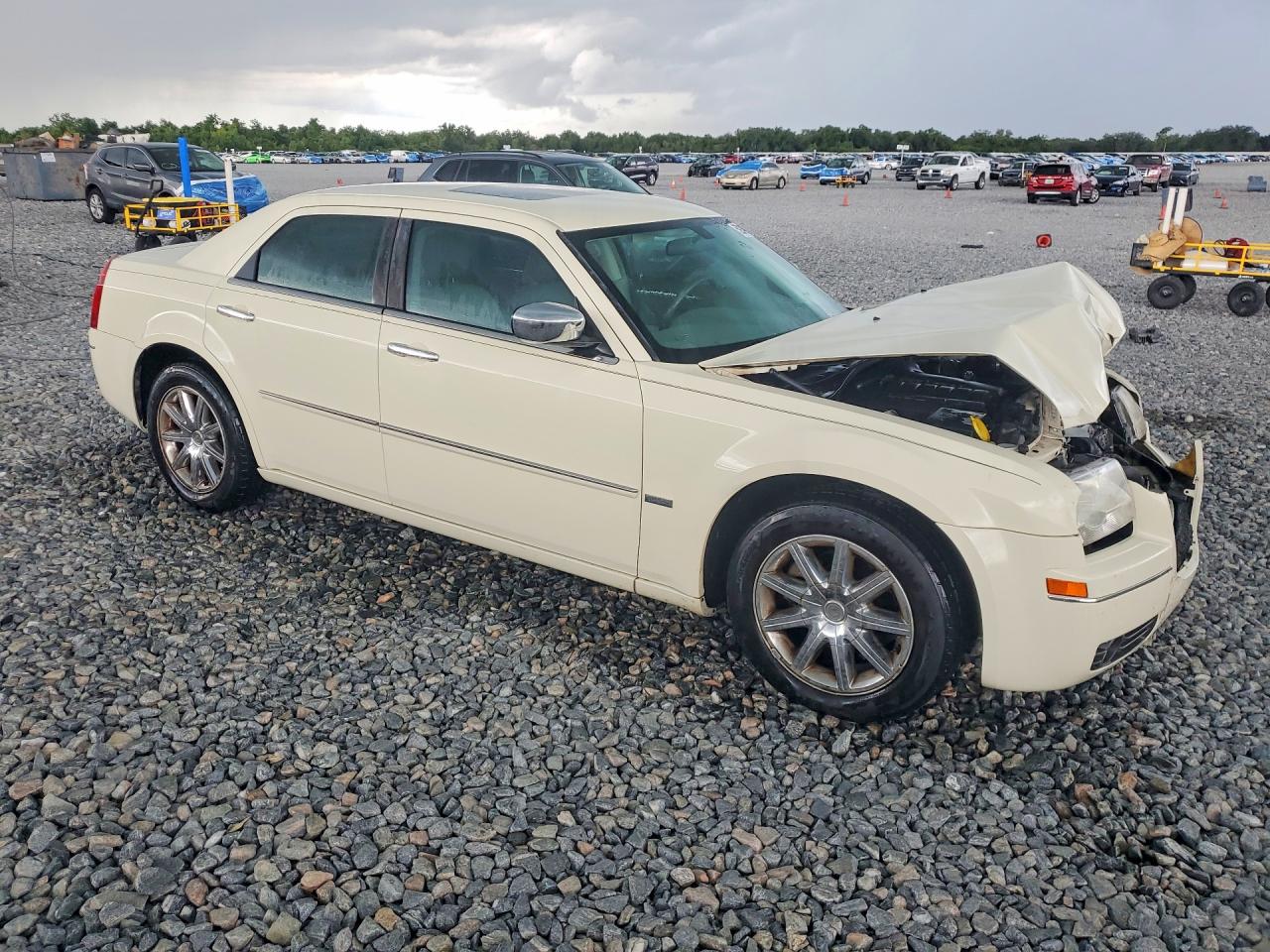 2010 Chrysler 300 Touring Beige vin: 2C3CA5CV2AH329539