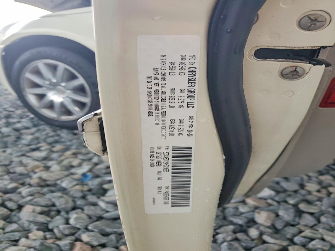 2010 Chrysler 300 Touring Beige vin: 2C3CA5CV2AH329539