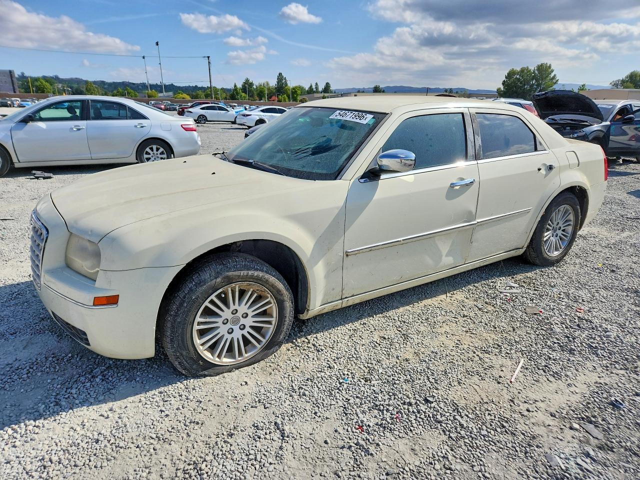 2010 Chrysler 300 Touring Cream vin: 2C3CA5CV3AH325841