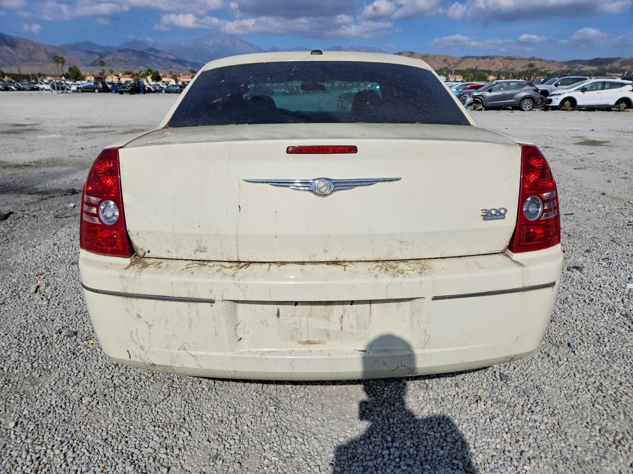 2010 Chrysler 300 Touring Cream vin: 2C3CA5CV3AH325841