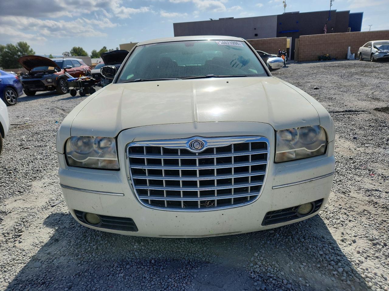 2010 Chrysler 300 Touring Cream vin: 2C3CA5CV3AH325841