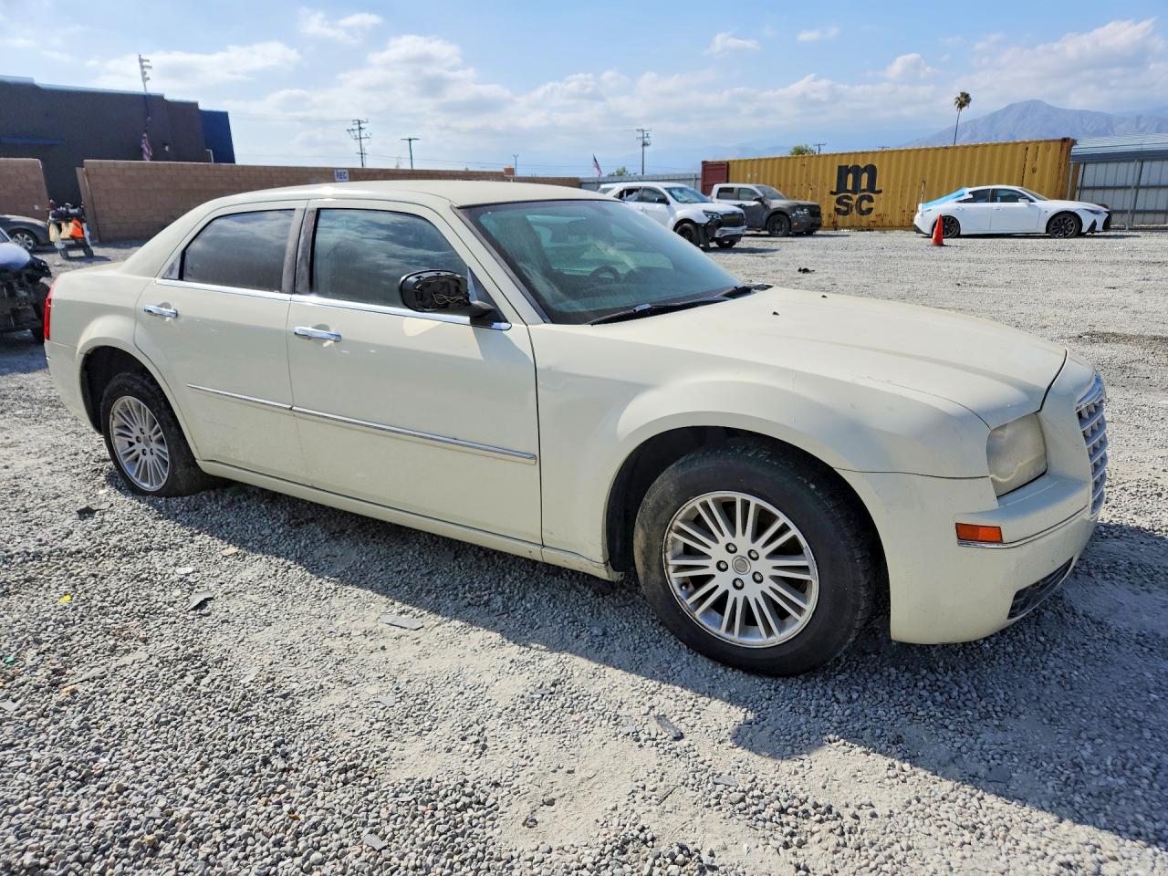 2010 Chrysler 300 Touring Cream vin: 2C3CA5CV3AH325841