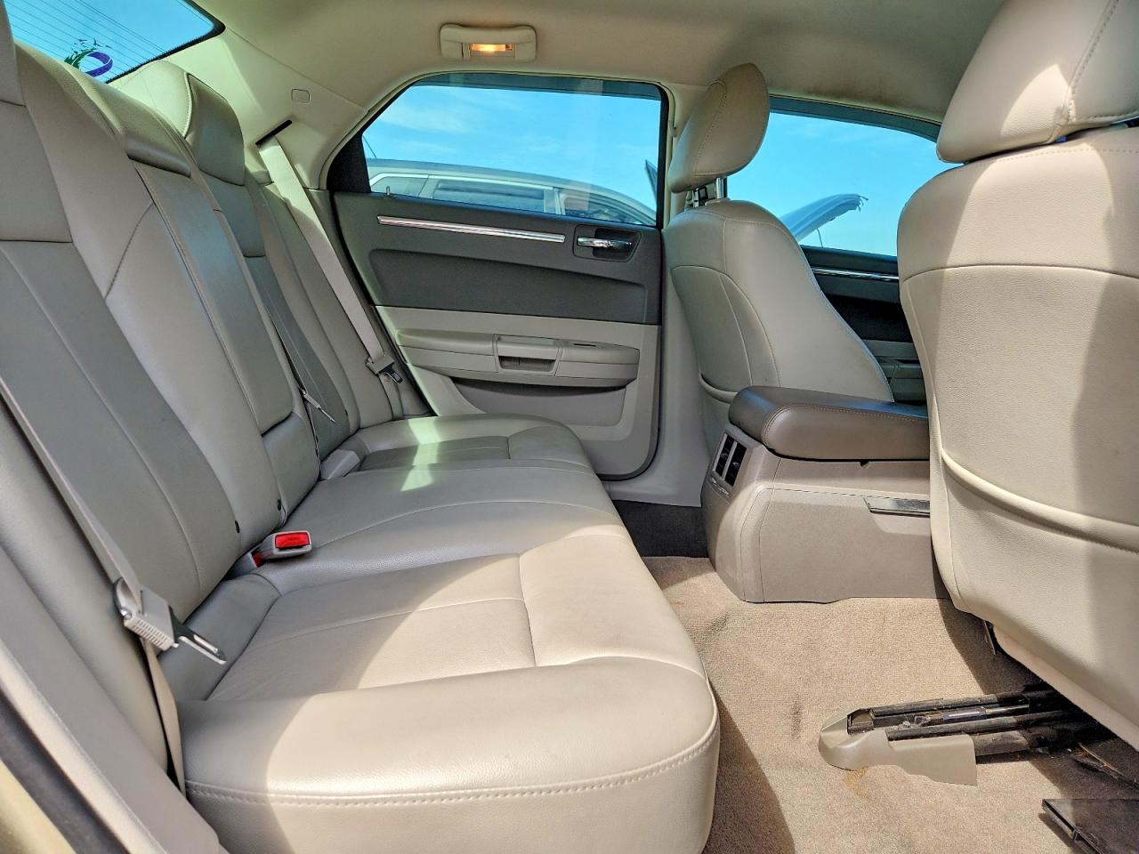 2010 Chrysler 300 Touring Бежевый vin: 2C3CA5CV4AH152220