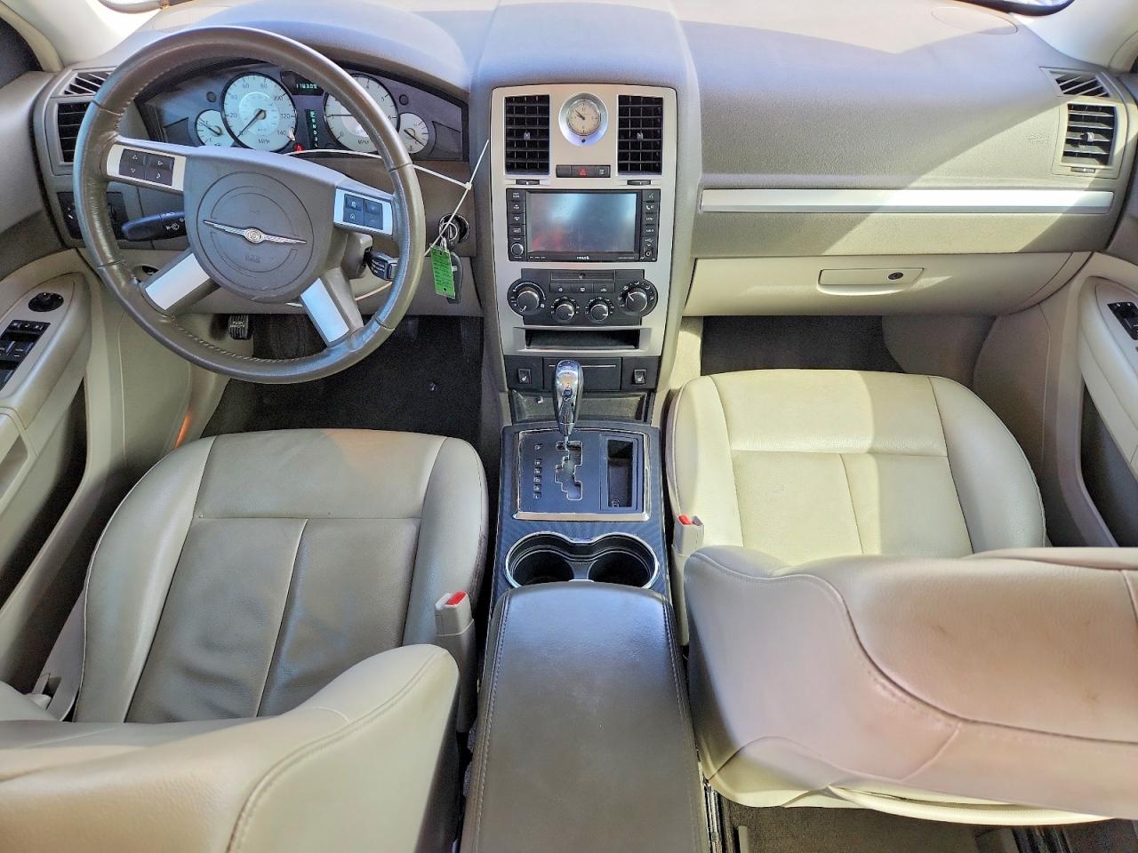 2010 Chrysler 300 Touring Бежевый vin: 2C3CA5CV4AH152220