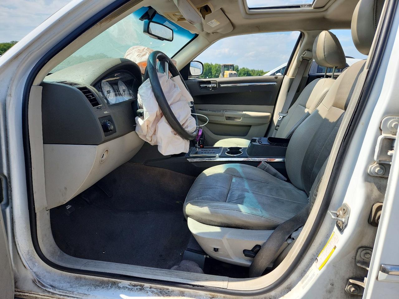 2010 Chrysler 300 Touring White vin: 2C3CA5CV4AH281042