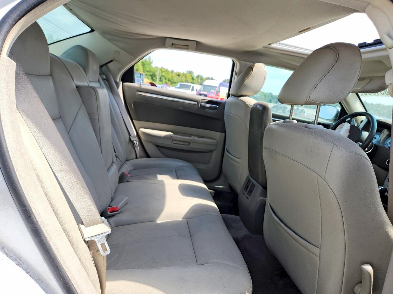 2010 Chrysler 300 Touring White vin: 2C3CA5CV4AH281042