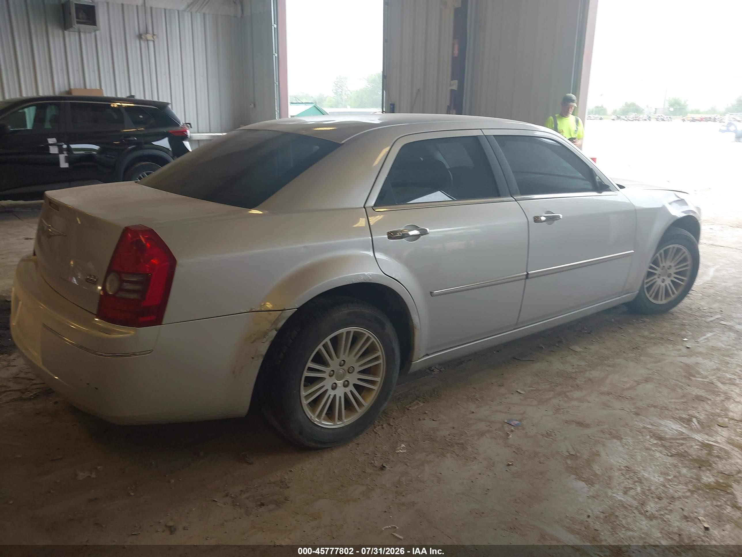 2010 Chrysler 300 Touring Silver vin: 2C3CA5CV8AH233382