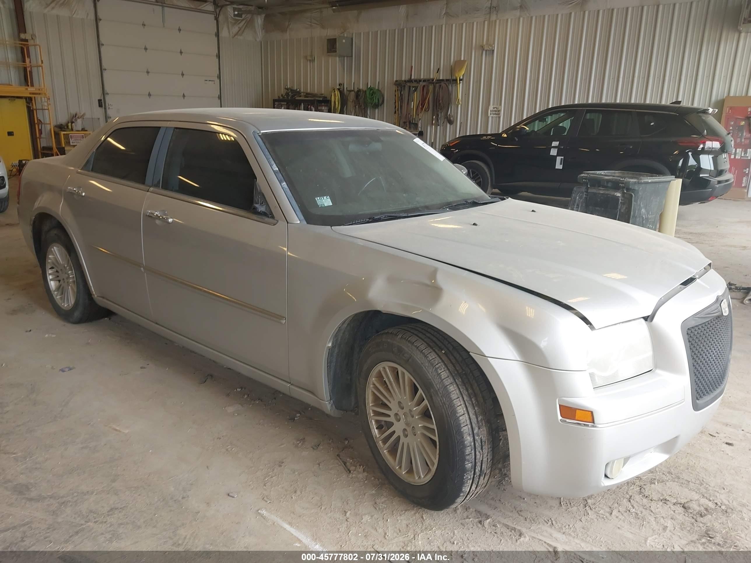 2010 Chrysler 300 Touring Silver vin: 2C3CA5CV8AH233382