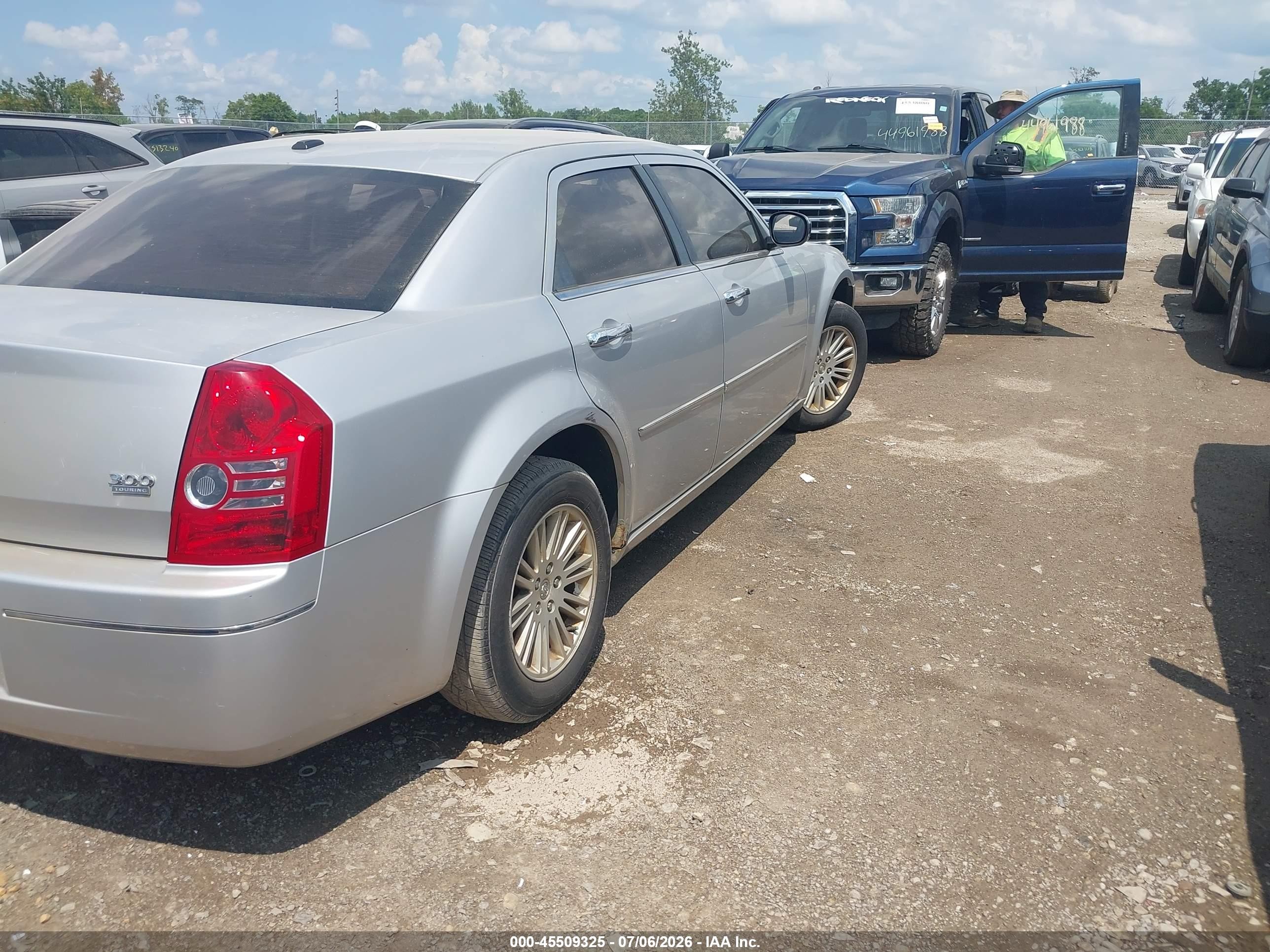 2010 Chrysler 300 Touring/signature Series/executive Series Silver vin: 2C3CA5CV9AH180272