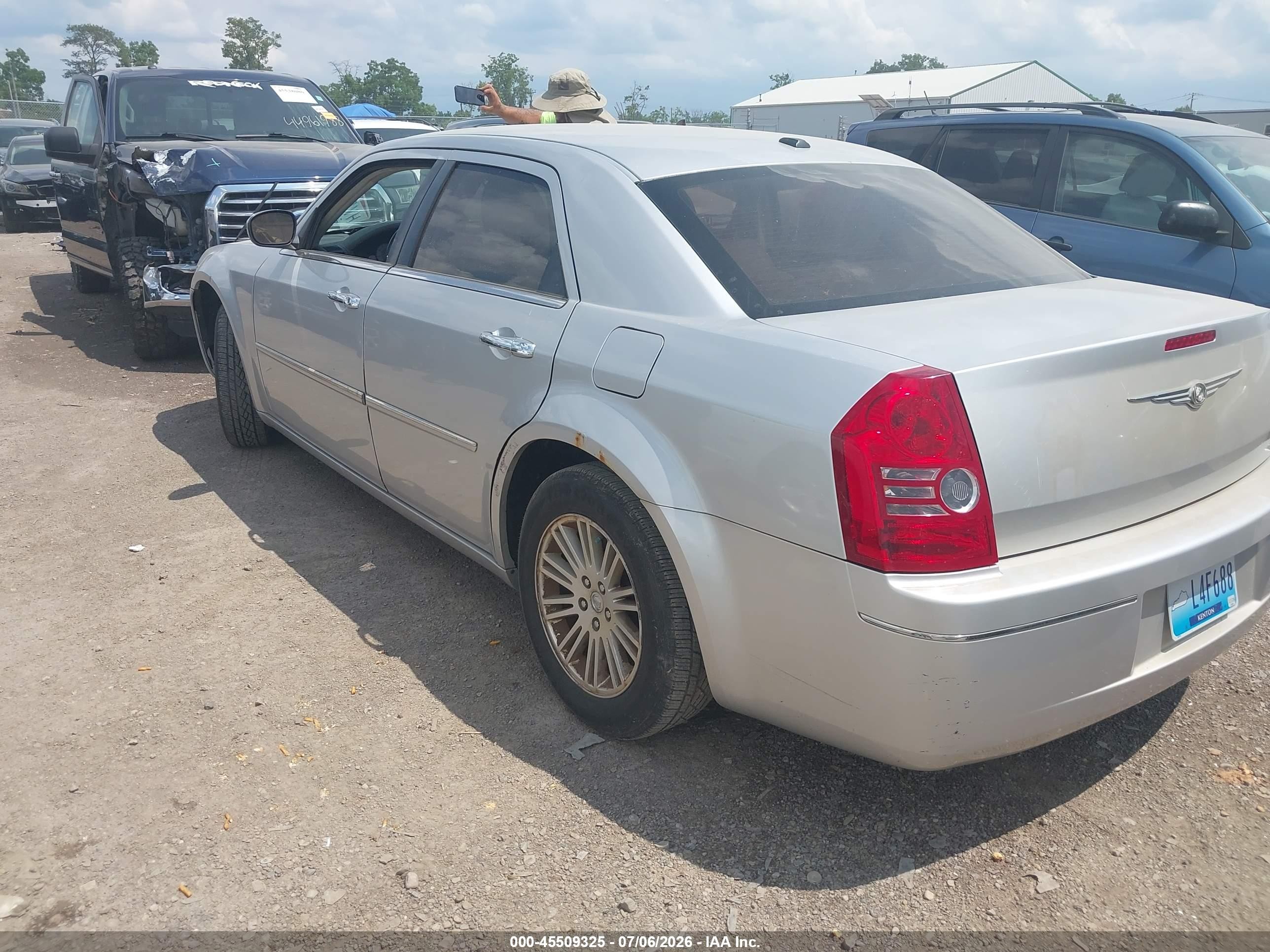 2010 Chrysler 300 Touring/signature Series/executive Series Silver vin: 2C3CA5CV9AH180272
