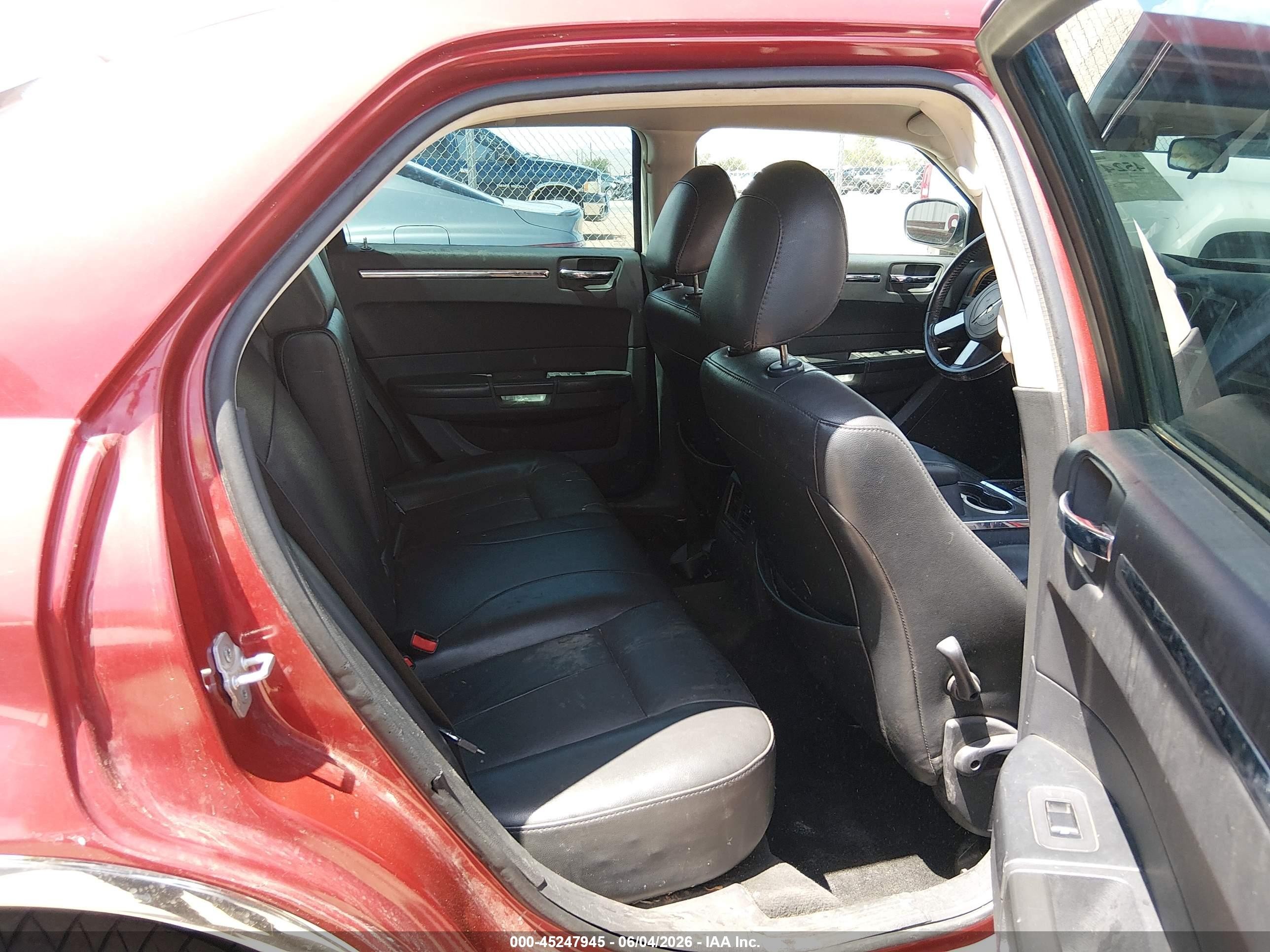 2010 Chrysler 300 Touring/signature Series/executive Series Red vin: 2C3CA5CV9AH319283