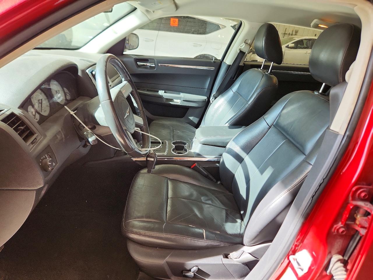 2010 Chrysler 300 Touring Red vin: 2C3CA5CV9AH326041